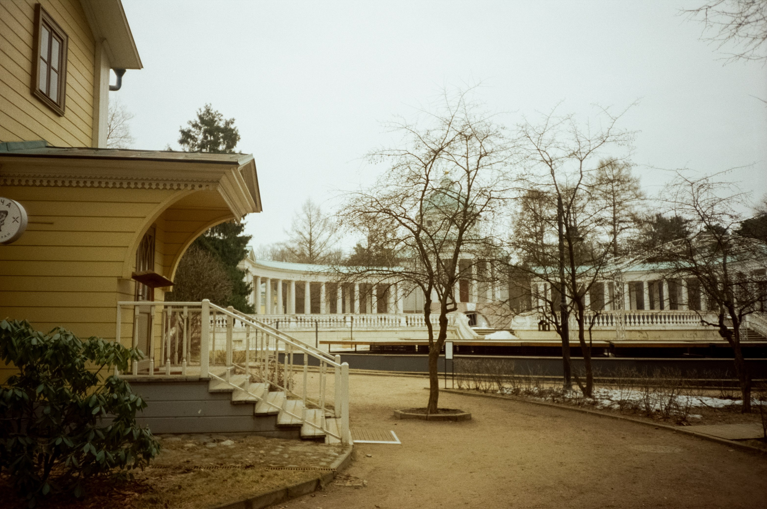Архангельское. Пасмурный апрель. Фотограф-документалист Мария Осокина