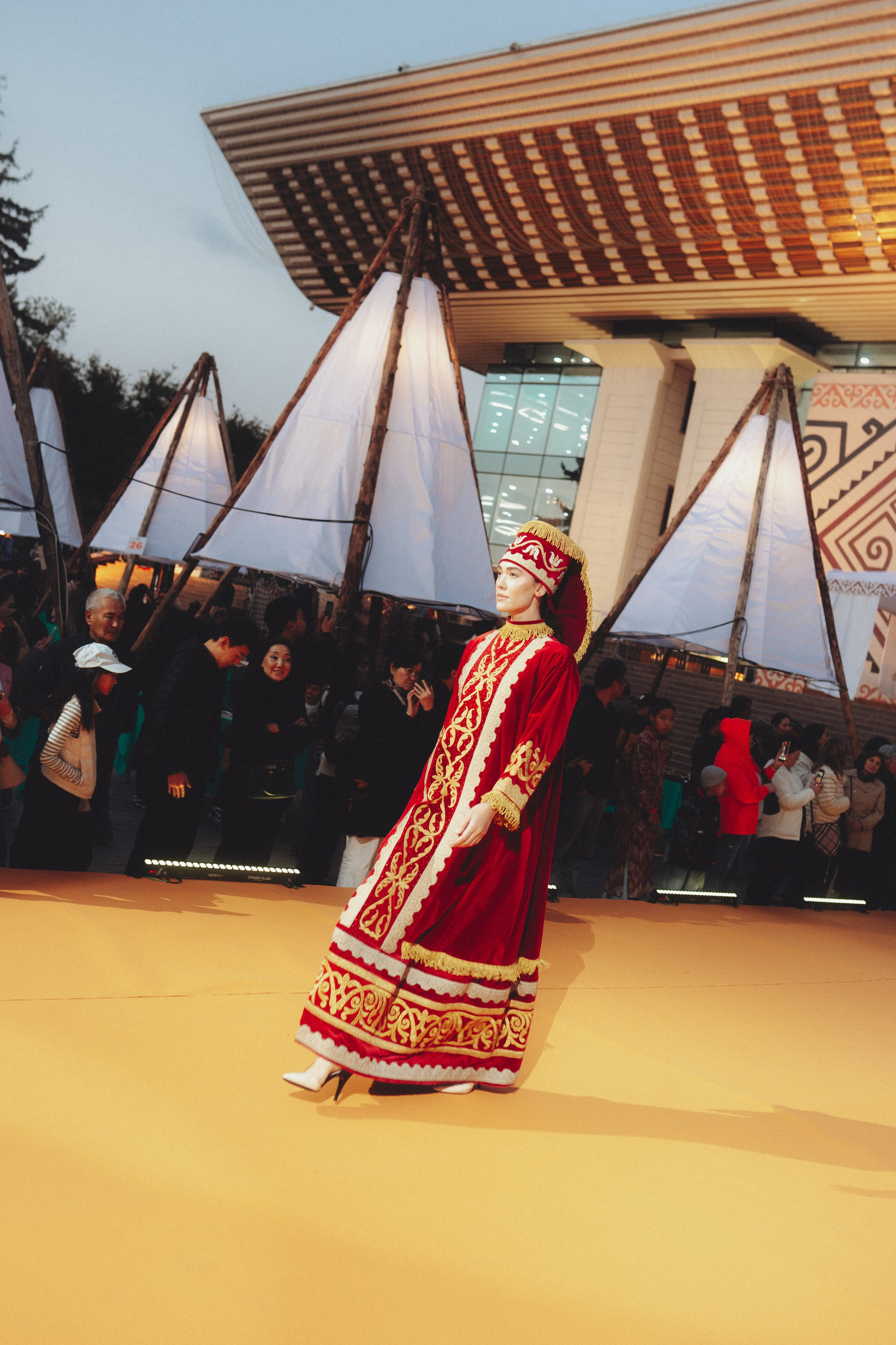 ETHNIC FASHION SHOWS / THE PODIUM