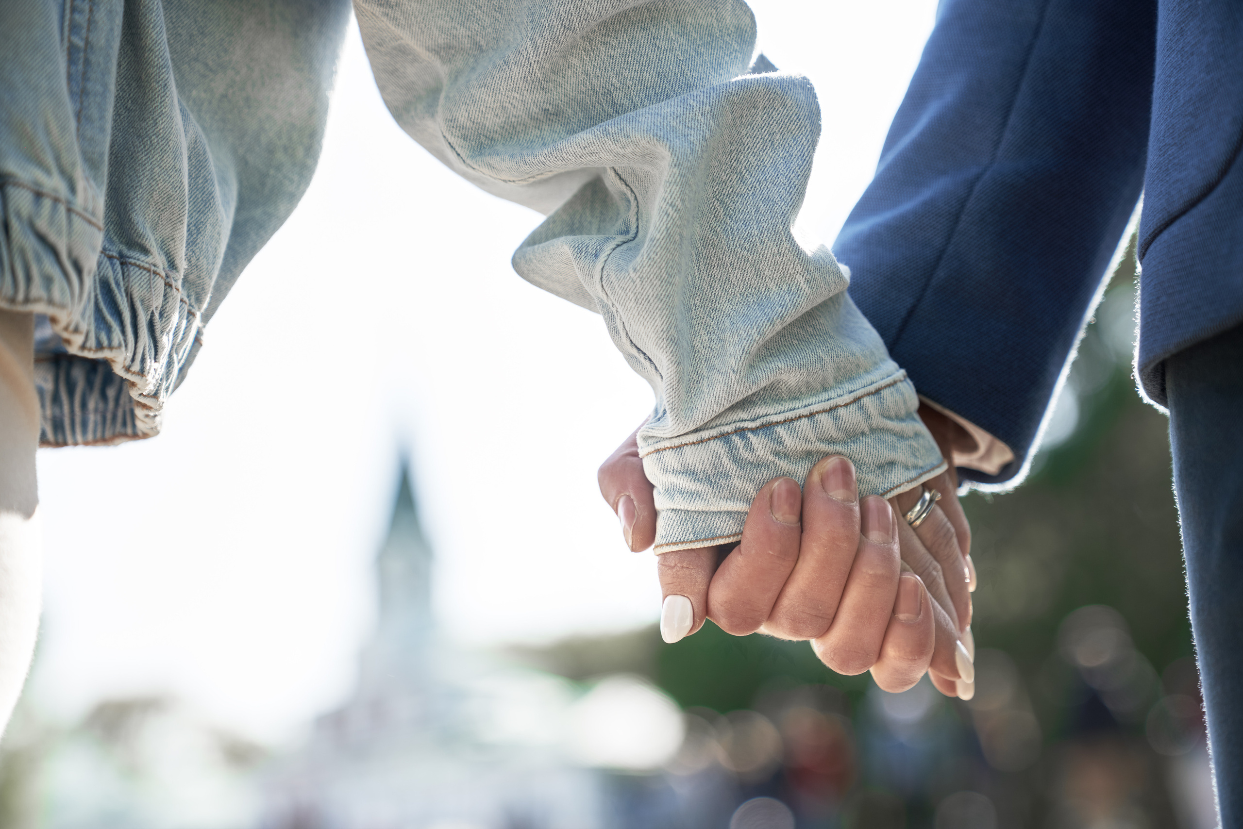 Фотосессия беременности в цветущих садах Коломенского. Фотограф Опарин