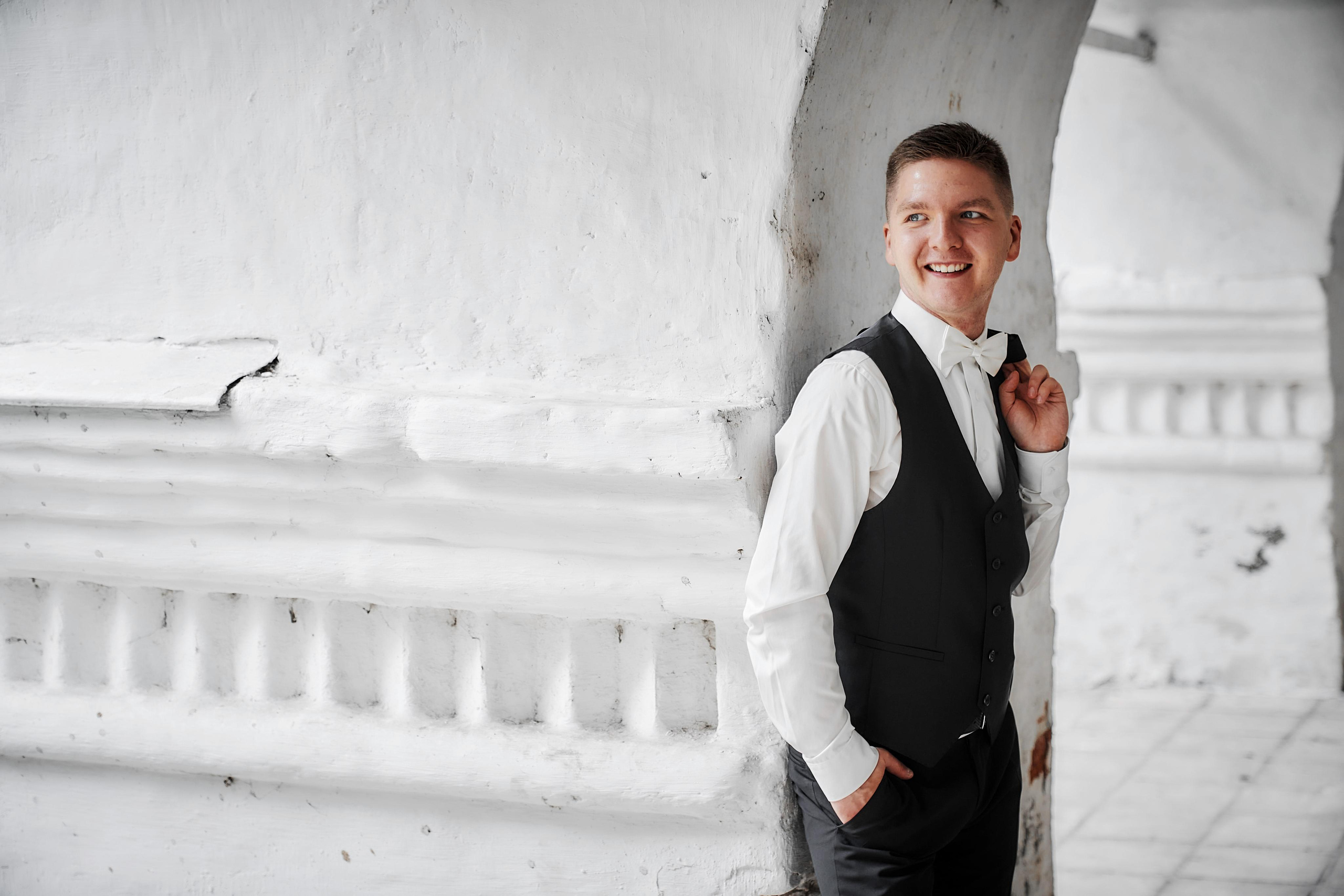 жених, стена, портрет