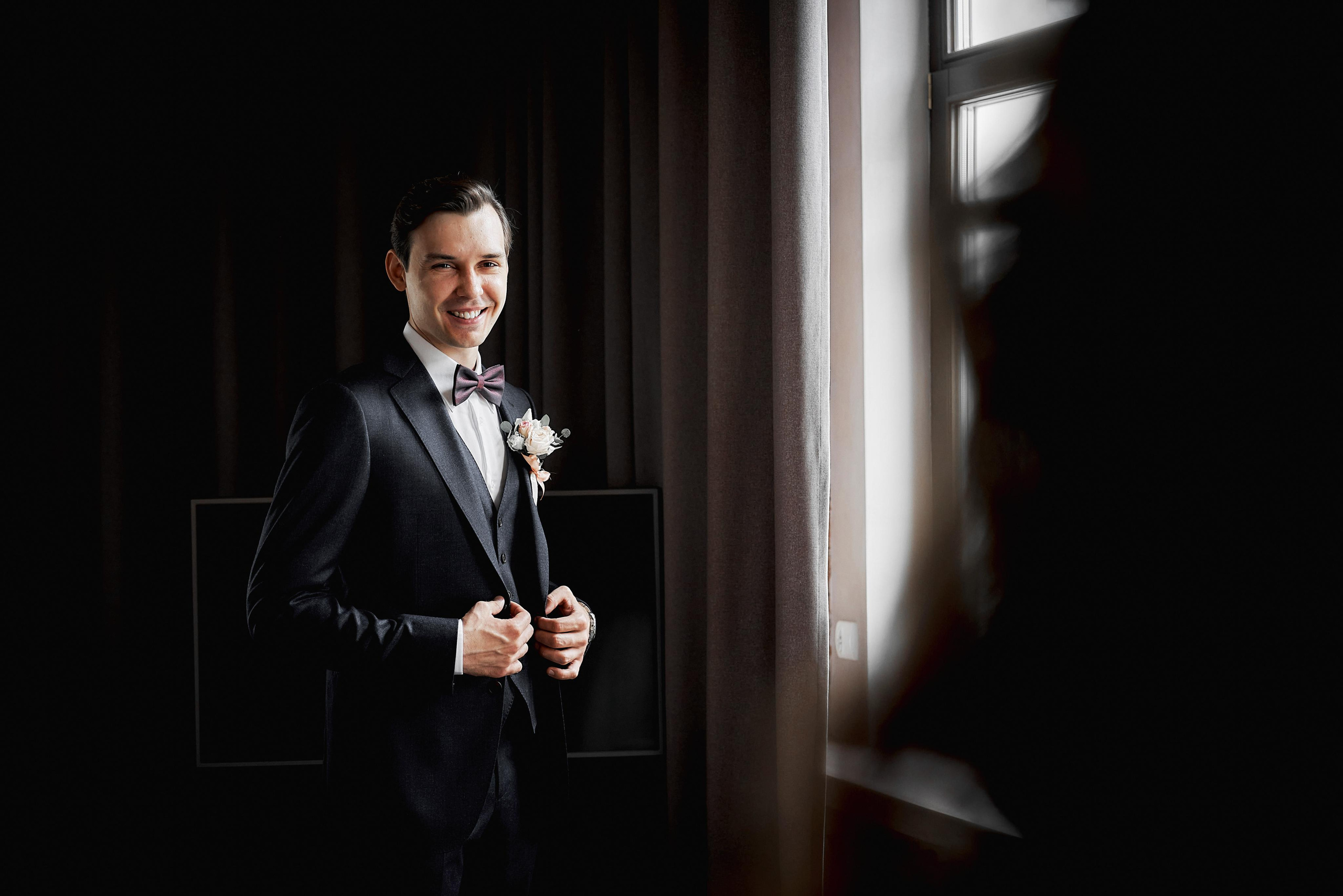 портрет жениха со спины невесты, восьмёрка в кино