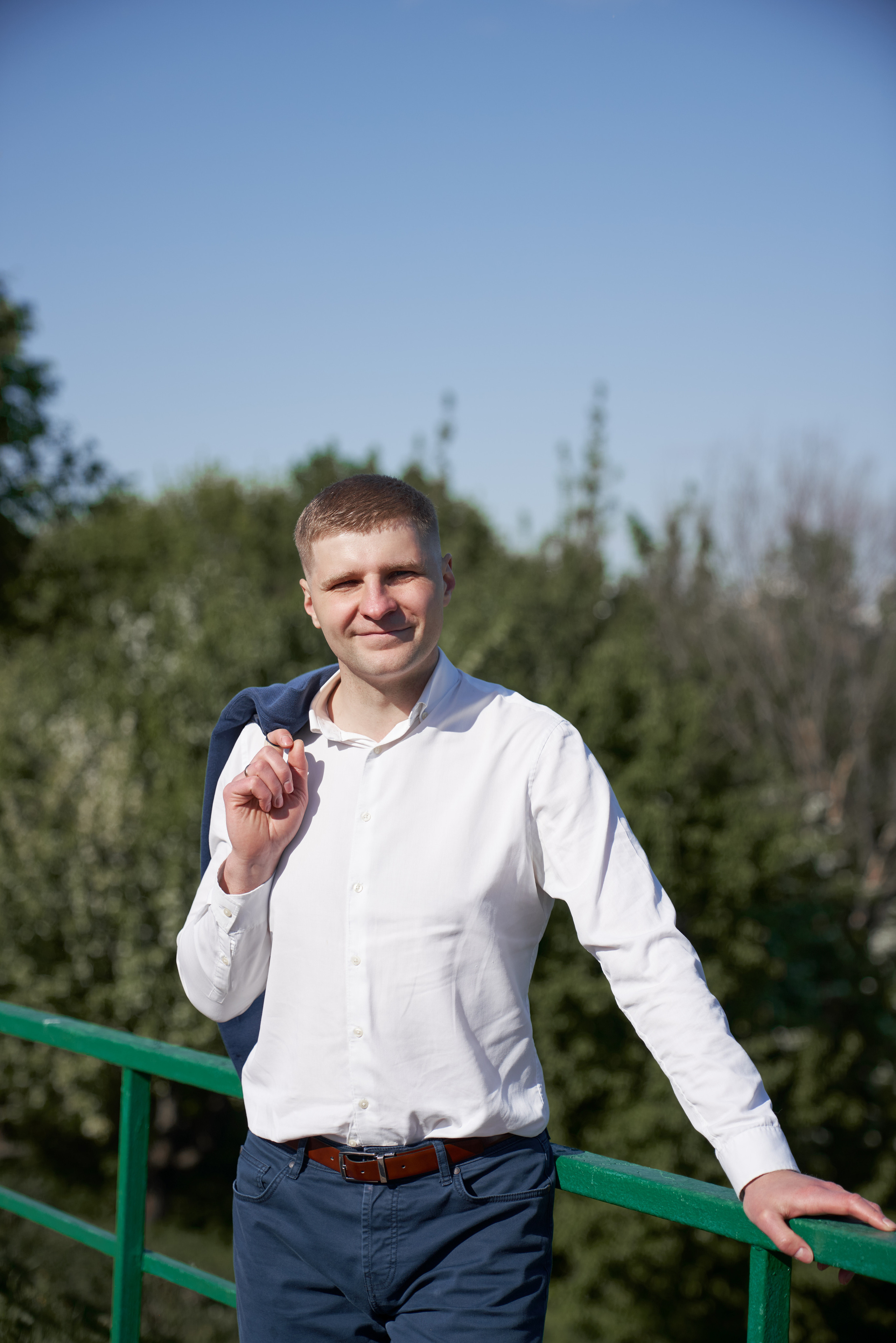 Фотосессия беременности в цветущих садах Коломенского. Фотограф Опарин