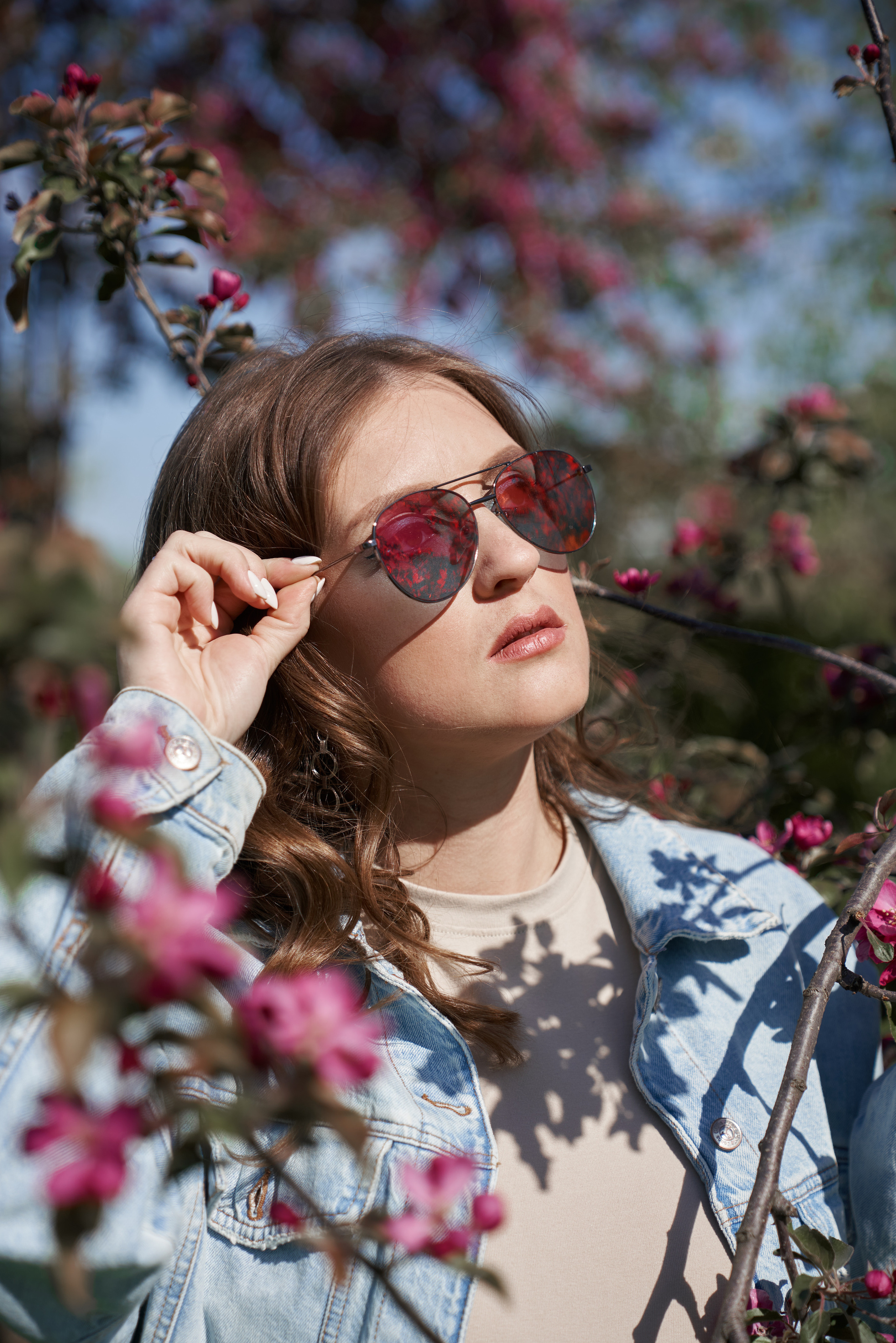 Фотосессия беременности в цветущих садах Коломенского. Фотограф Опарин