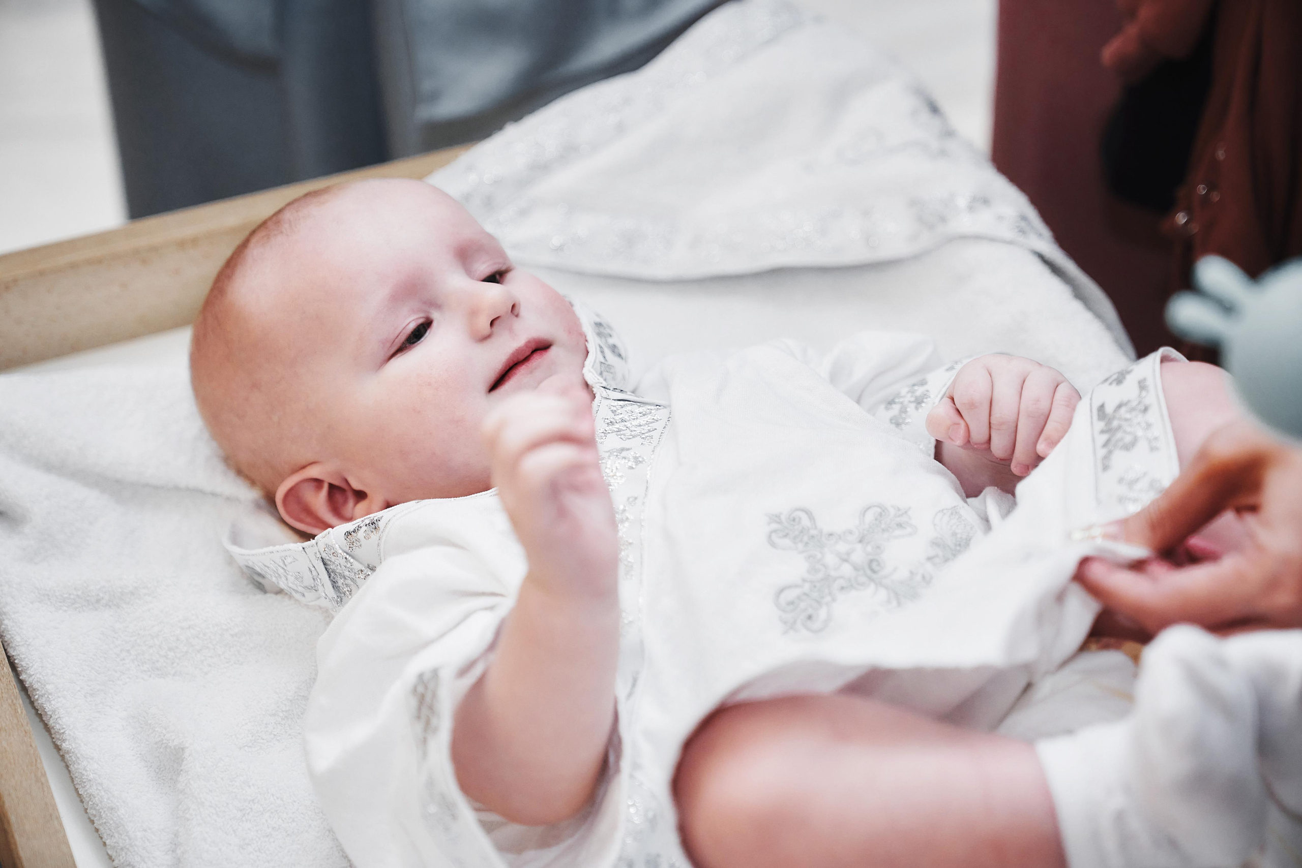 ребёнок в крестильной рубашке Спаси и Сохрани