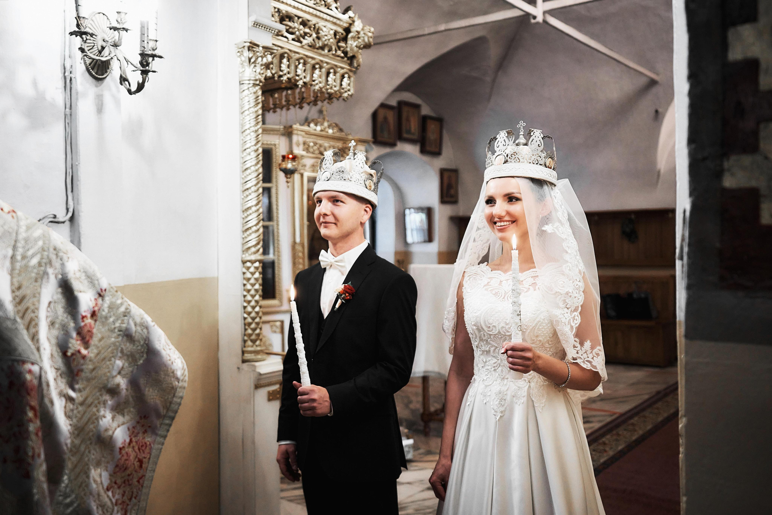 короны,  Храм Казанской Божией матери, венчание