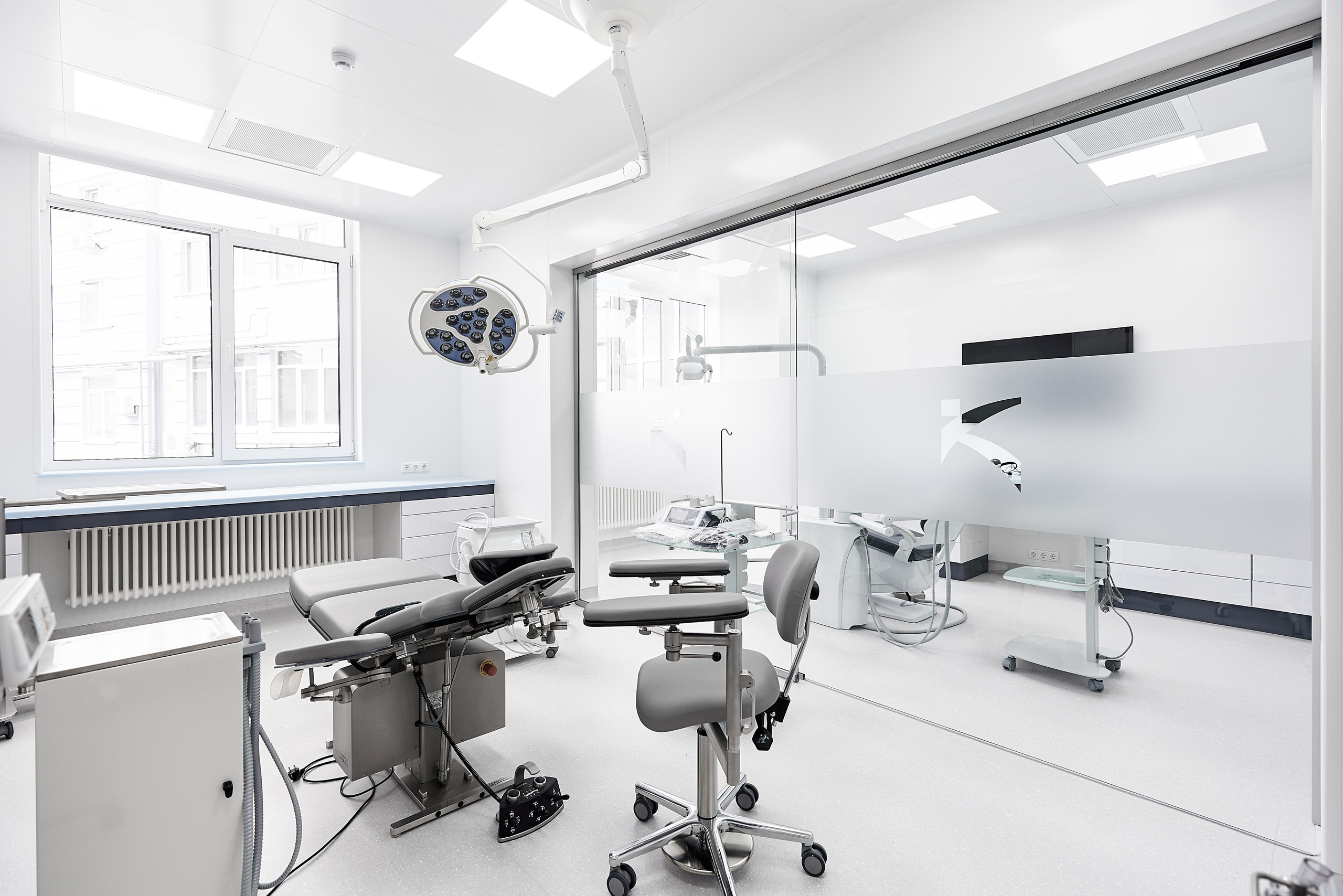 Центр стоматологии и имплантологии Кузнецова. Фотограф Евгений Опарин