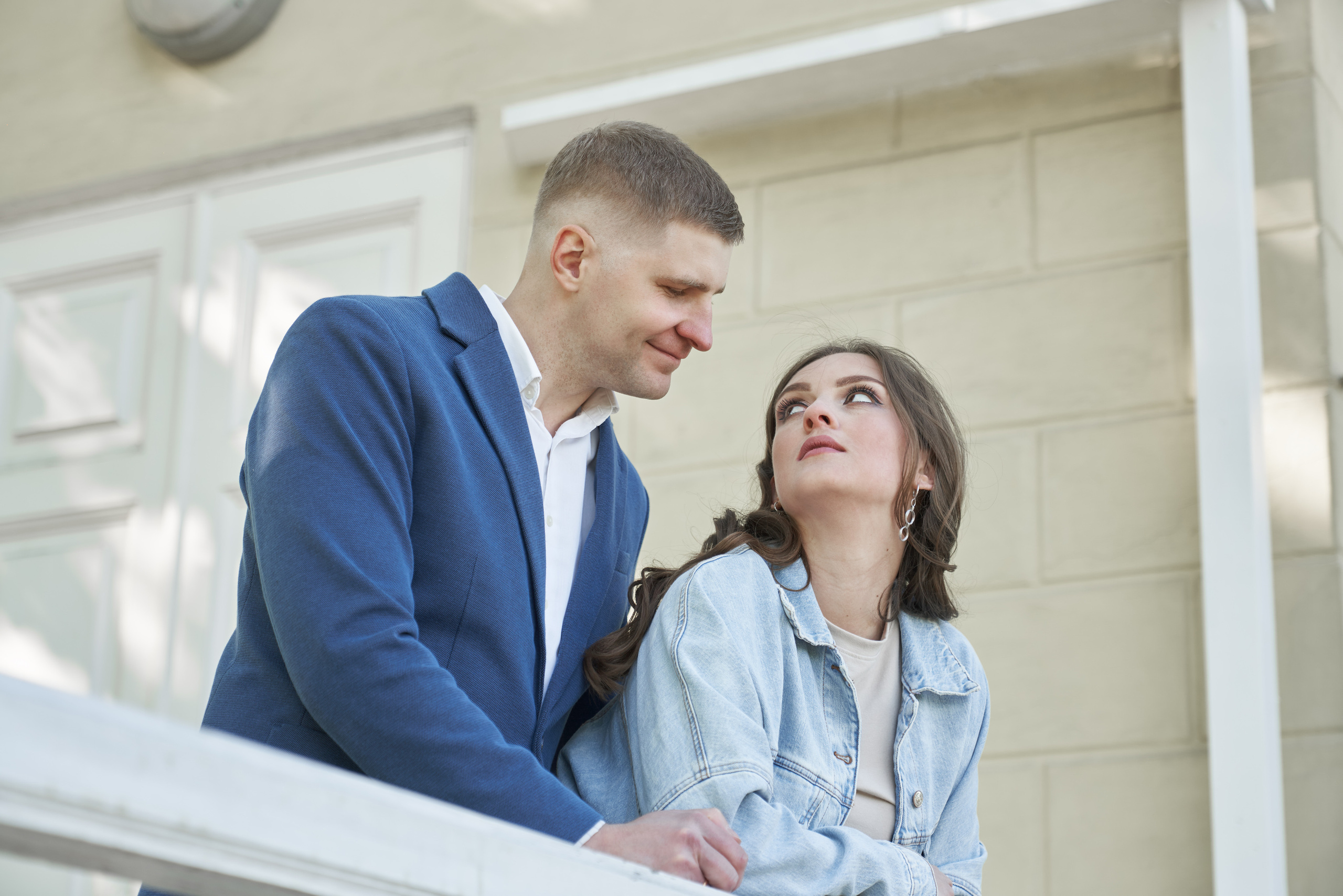 Фотосессия беременности в цветущих садах Коломенского. Фотограф Опарин