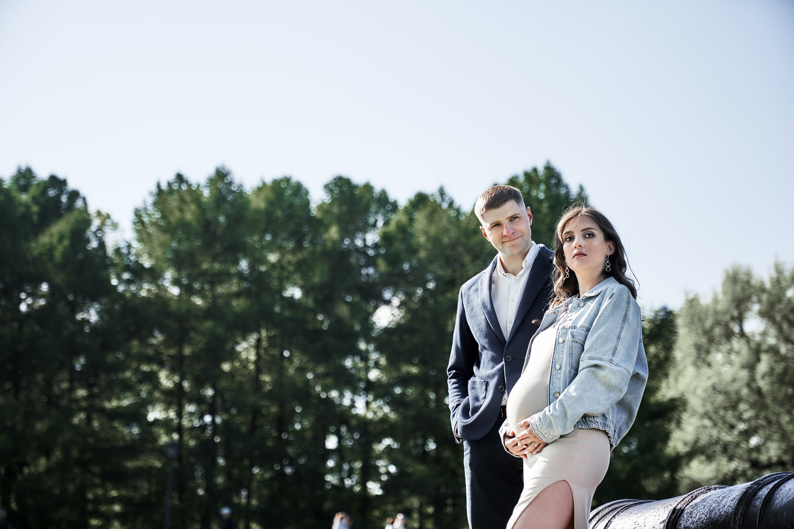 Фотосессия беременности в цветущих садах Коломенского. Фотограф Опарин