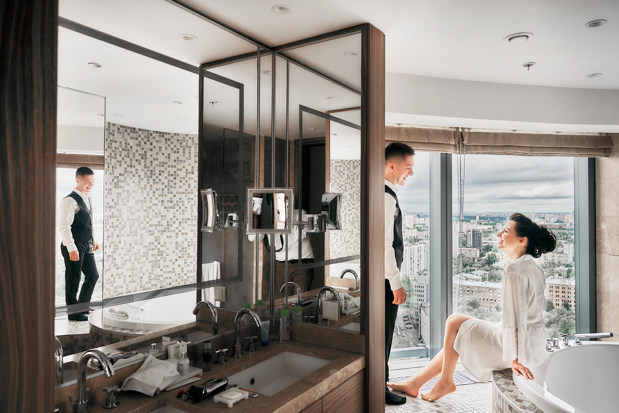 фотосессия со сборов невесты и жениха в отеле