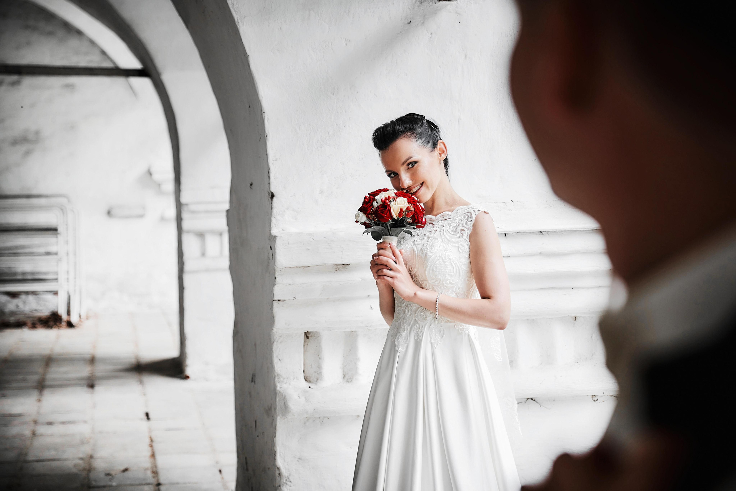 невеста, букет, своды храма