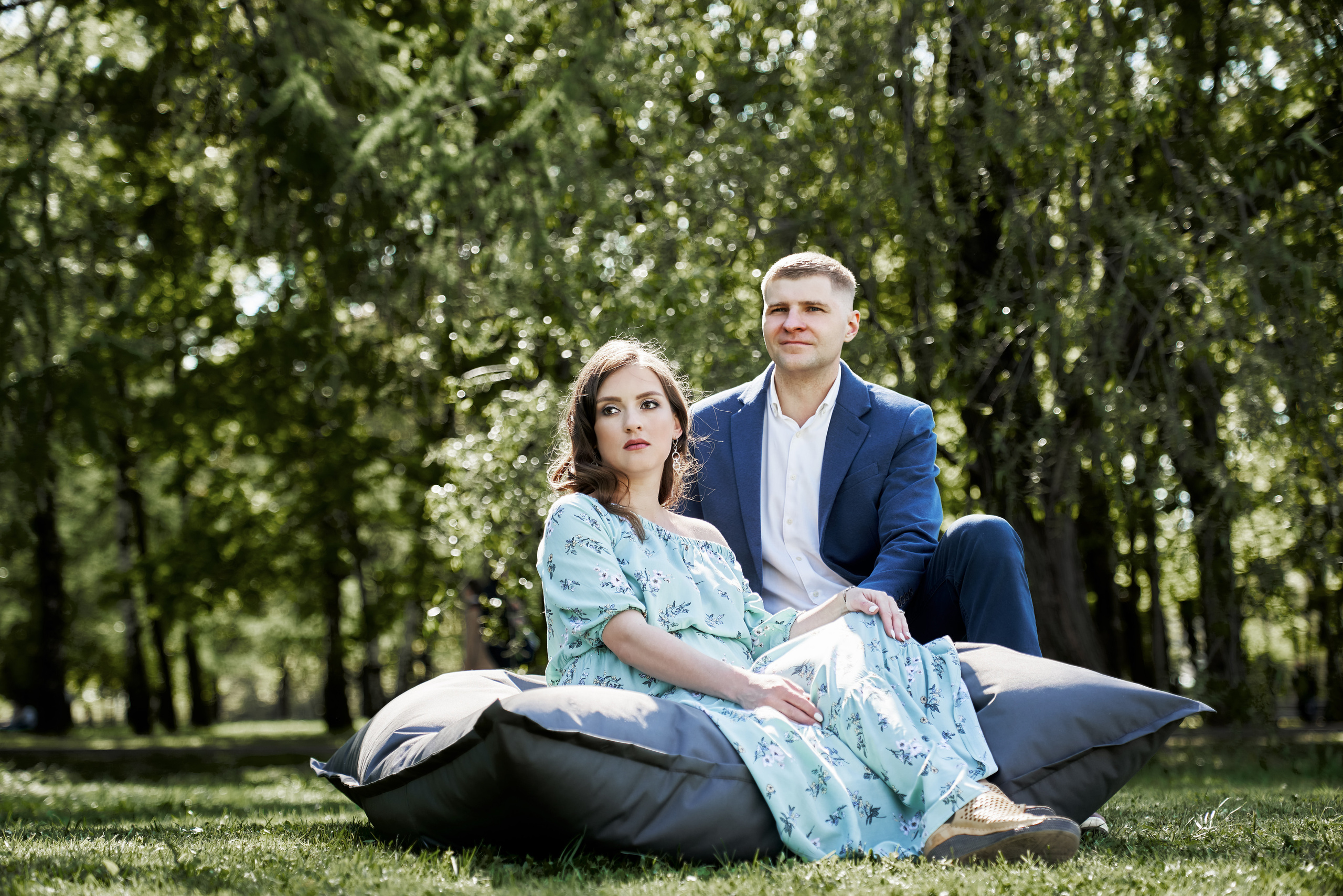 Фотосессия беременности в цветущих садах Коломенского. Фотограф Опарин