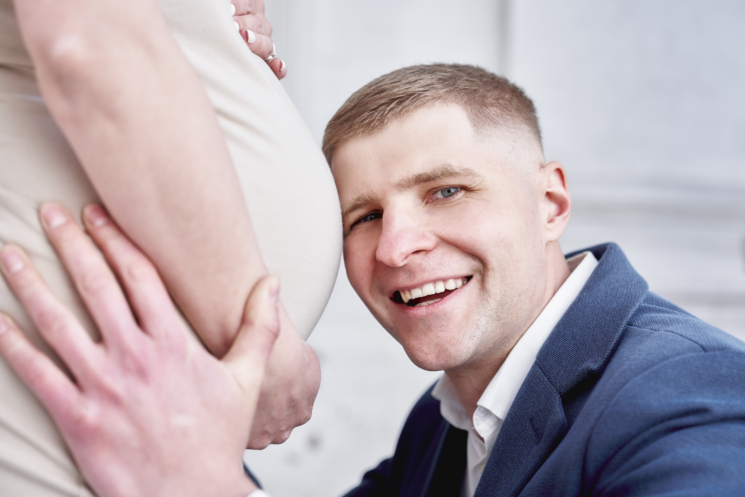 Фотосессия беременности в цветущих садах Коломенского. Фотограф Опарин