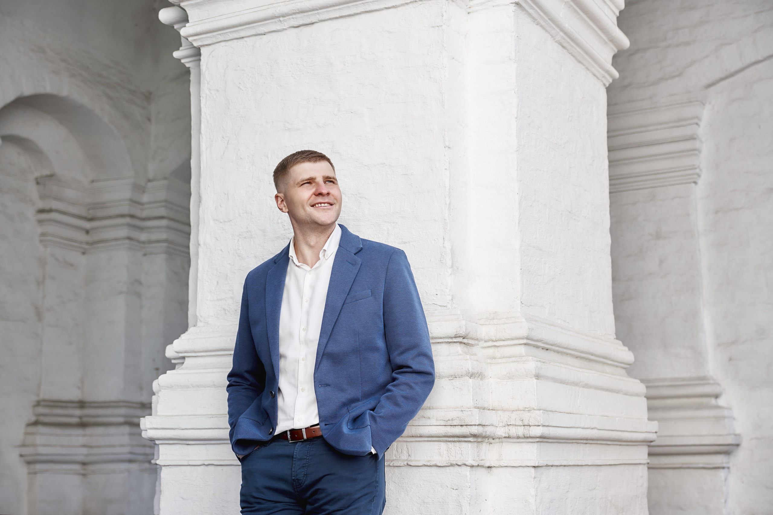 Фотосессия беременности в цветущих садах Коломенского. Фотограф Опарин