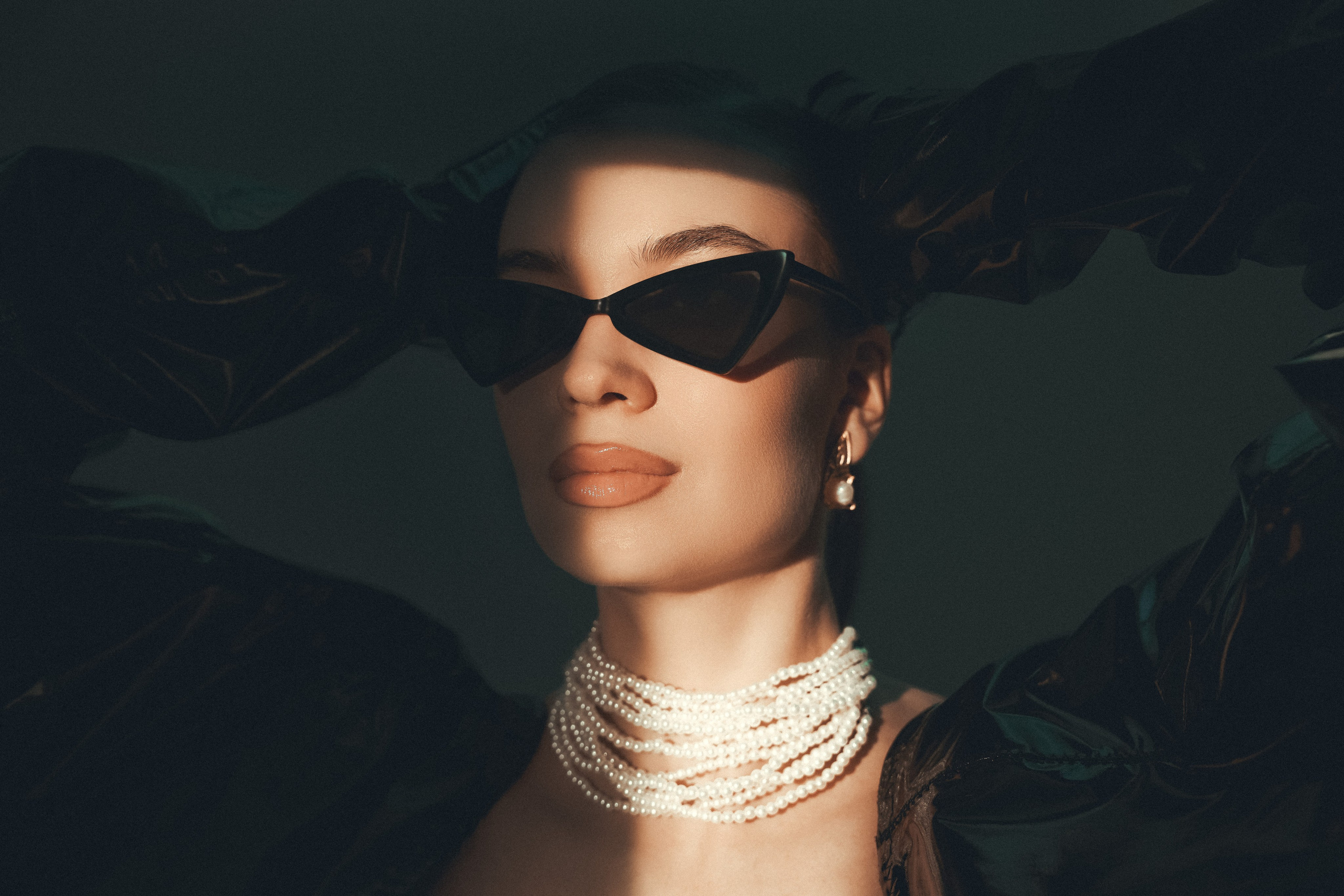 Съёмка с использованием флагов. Портретный фотограф в Санкт-Петербурге Дария Сыч