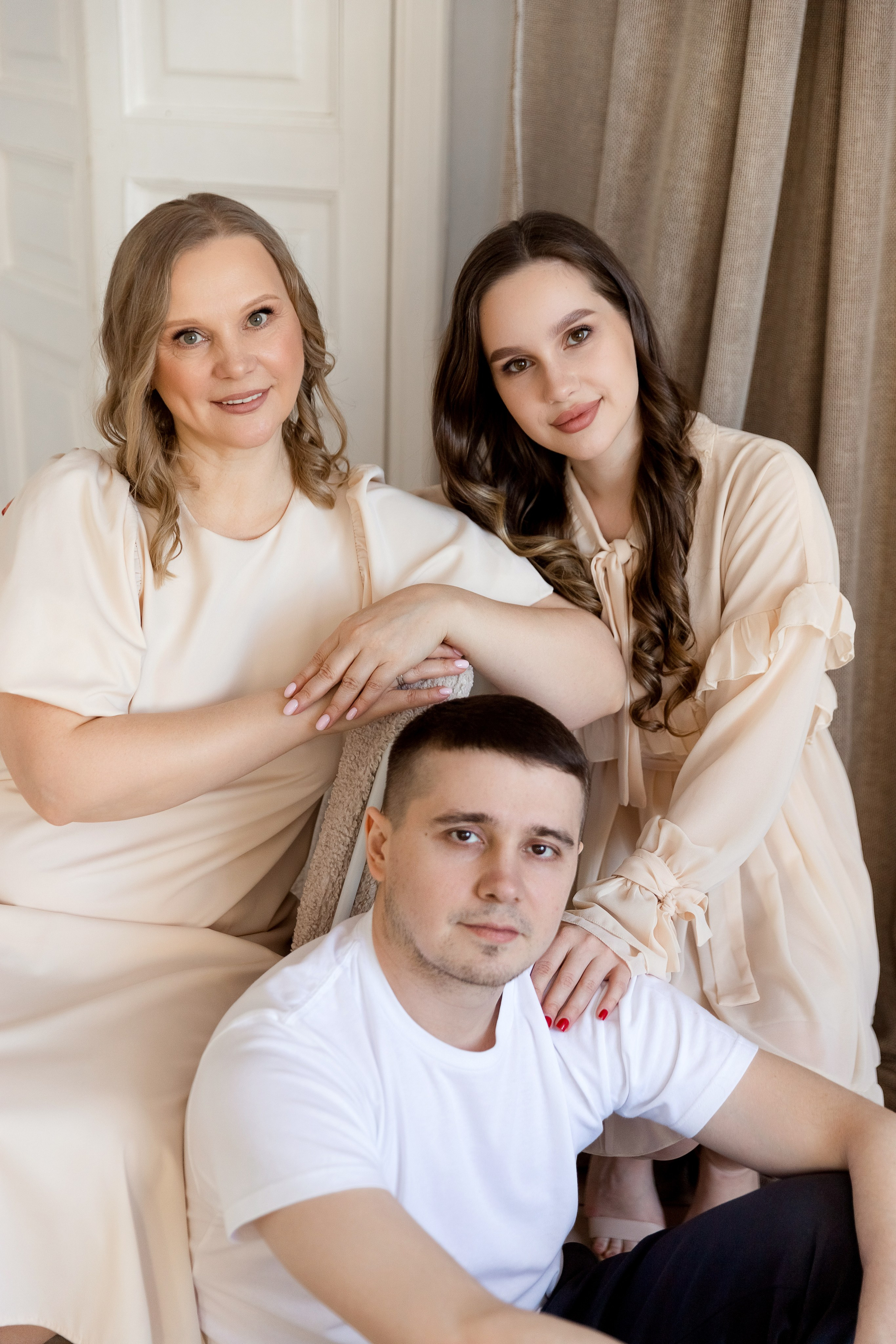 Съемка большой семьи в студии «Villa Nina». Семейный фотограф в Екатеринбурге Маргарита Курносова