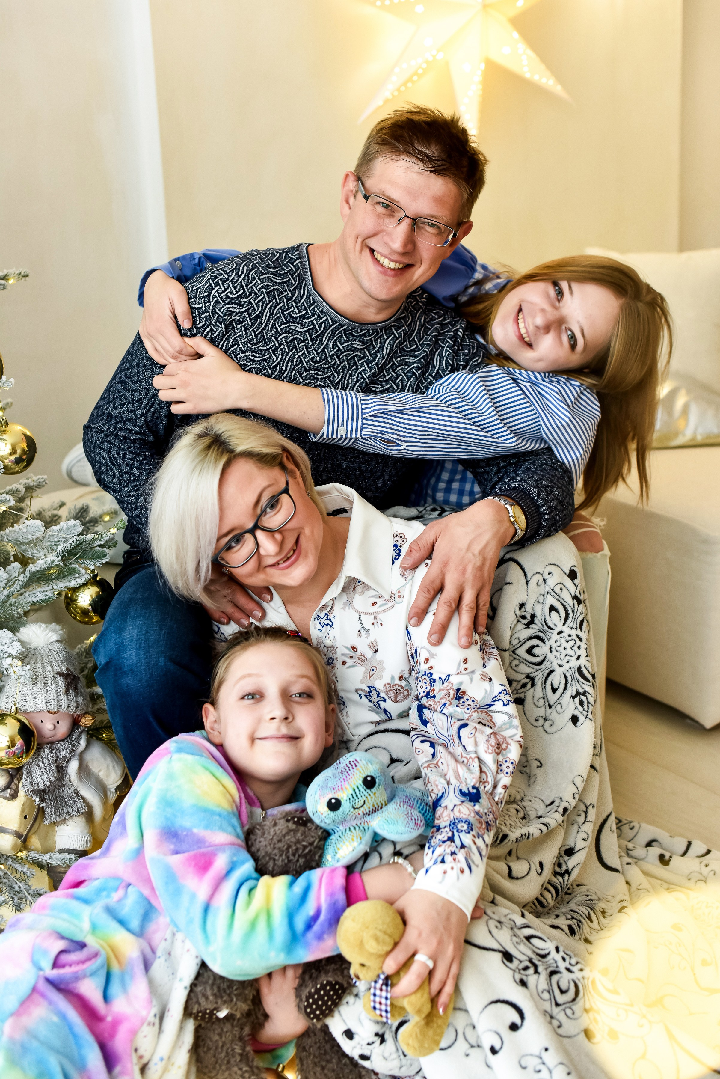 Семья Александра и его девочек)