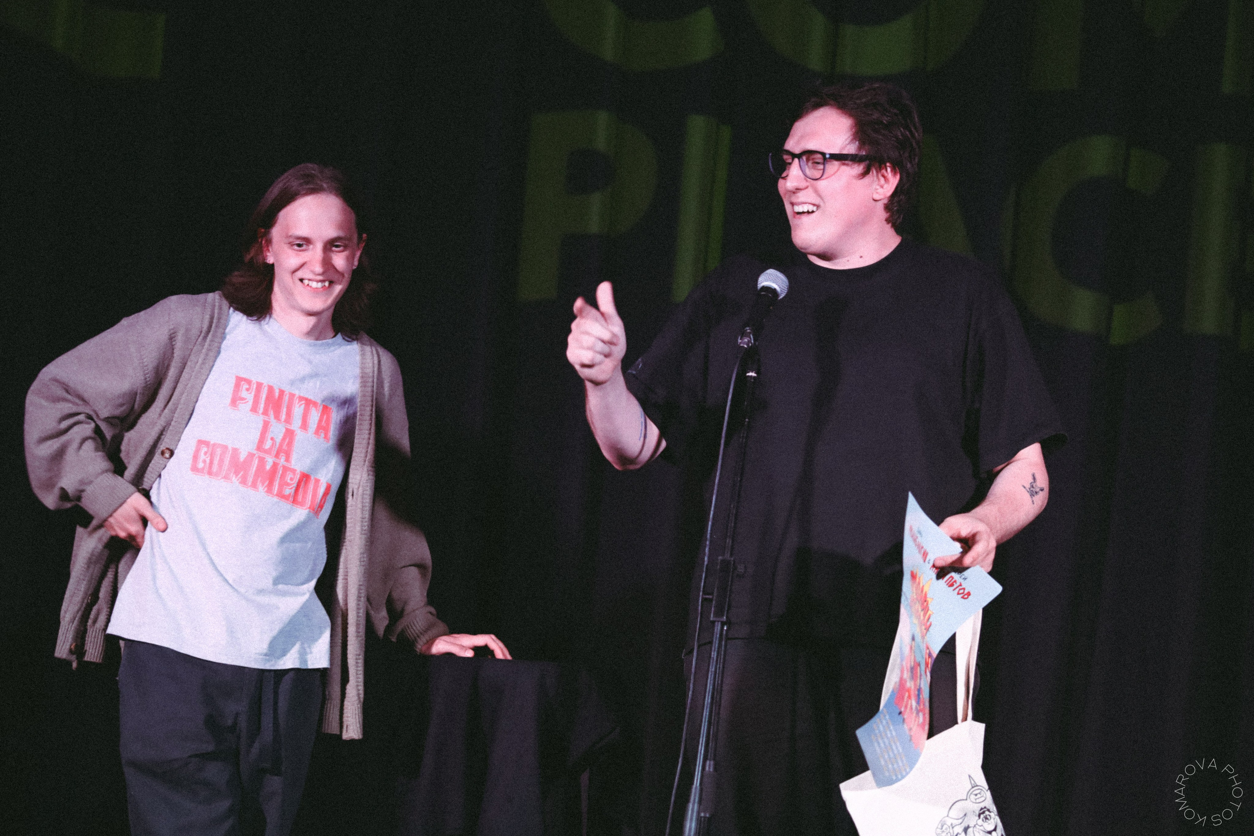 Stand up. Продавцы футболок