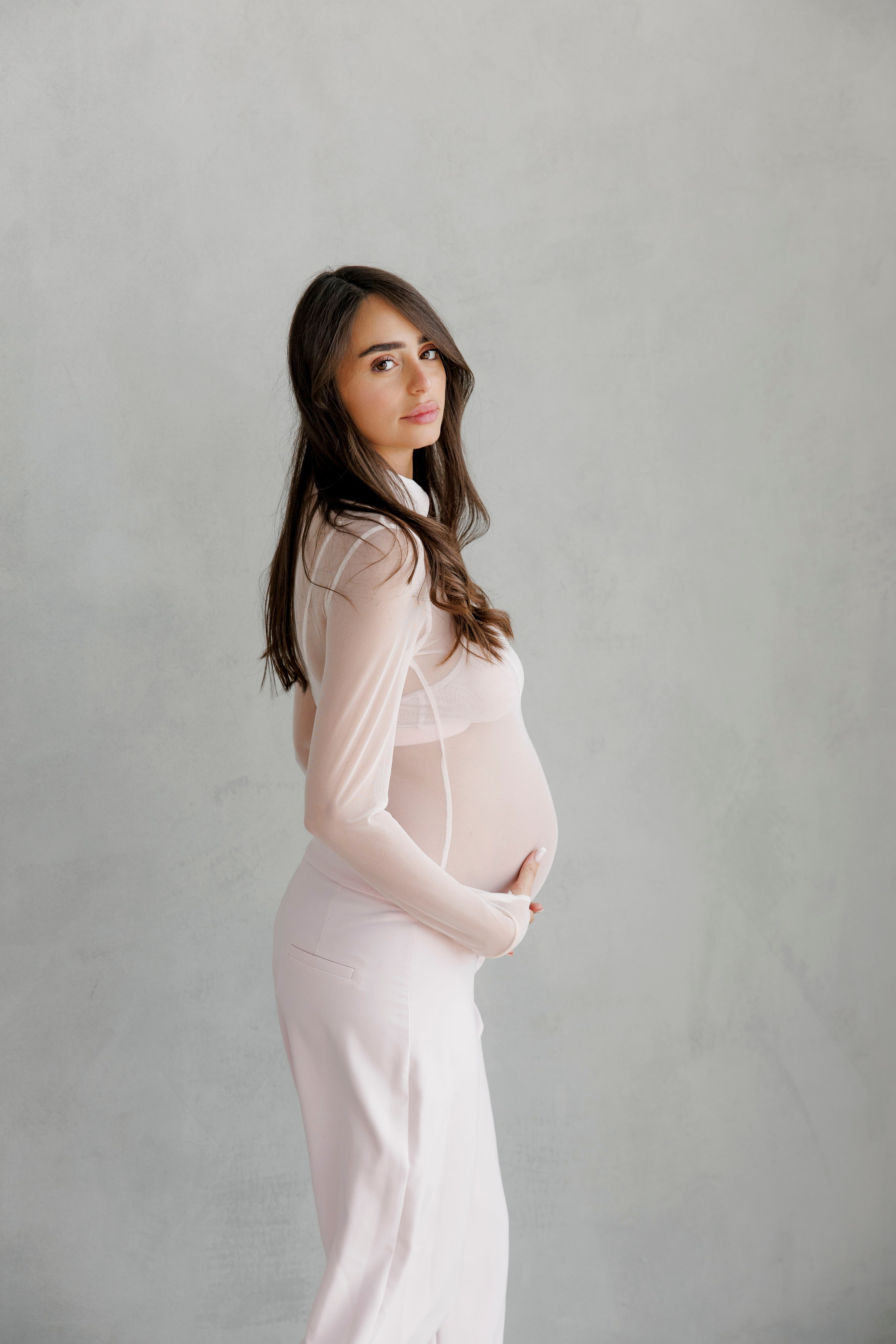 Pregnancy photoshoot inside the studio in Tel Aviv. Главная