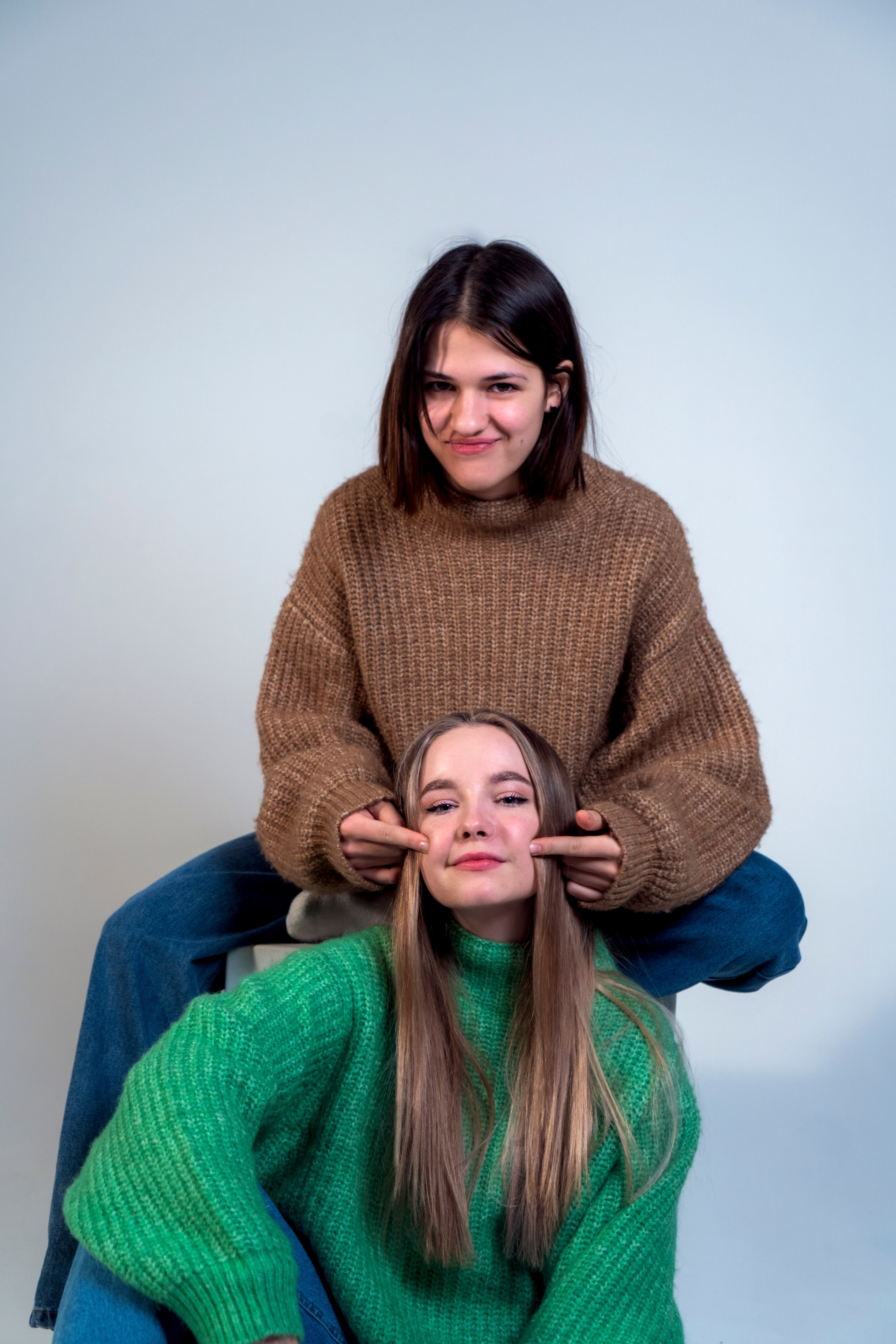 Соня и Мира. Портрет. Главная