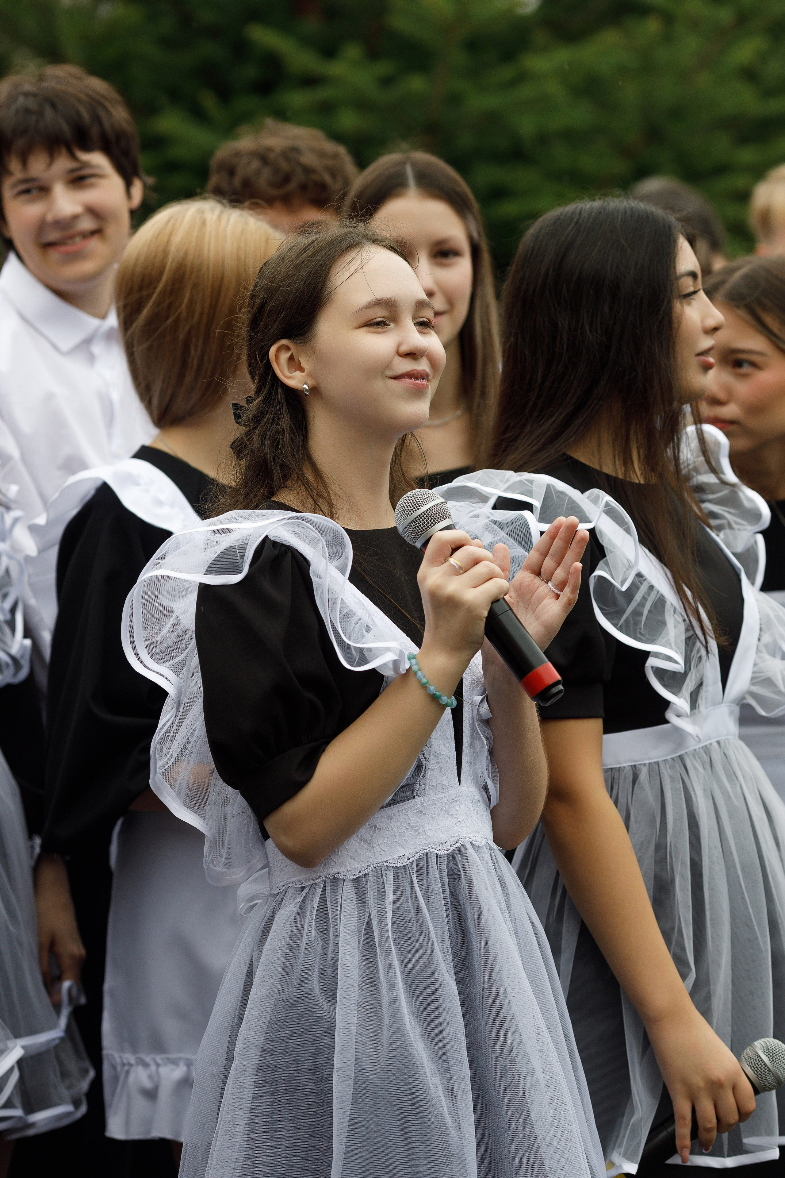 Линейка 11 клас Гимназия Артём. Photoalbum-vl.ru