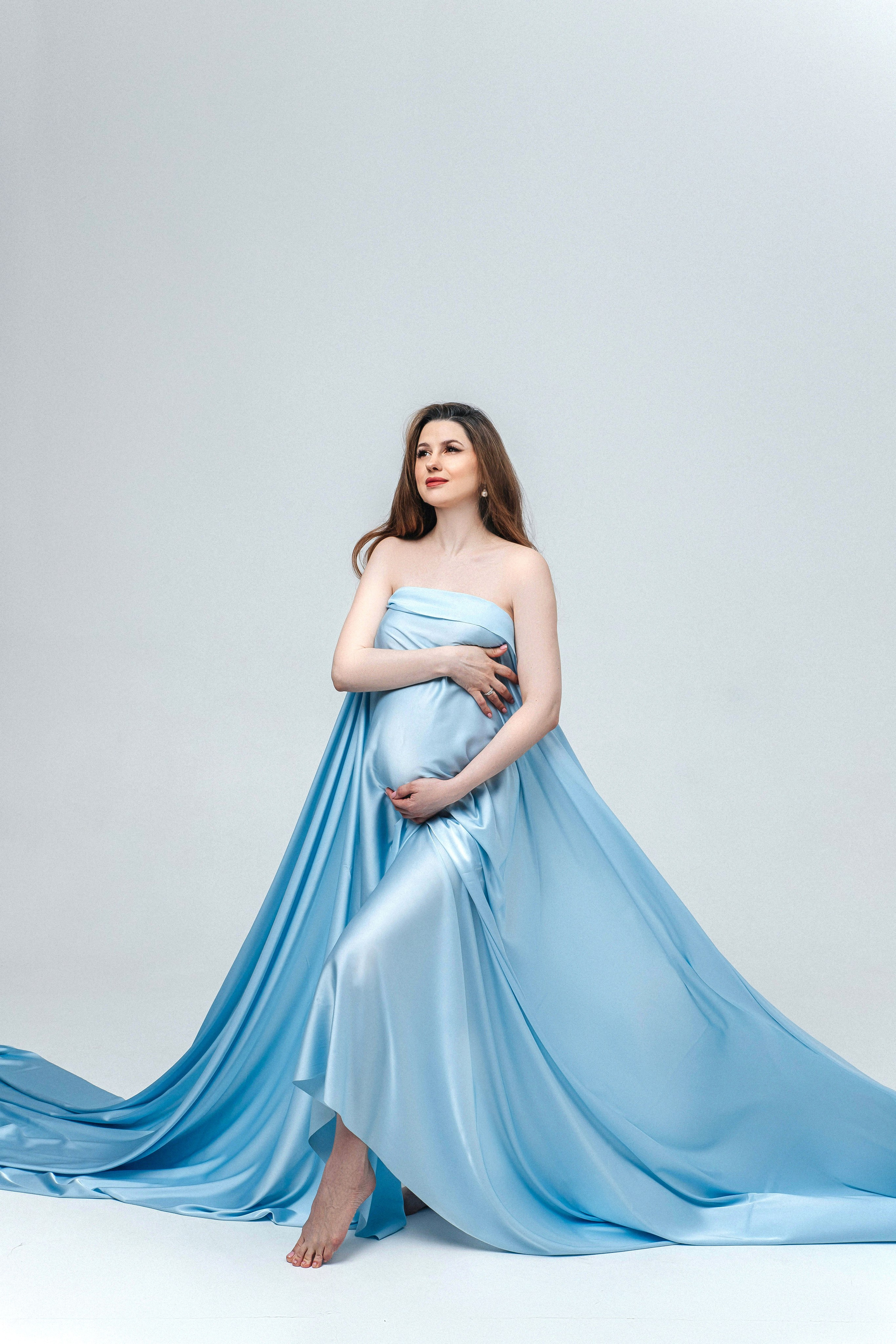 Фотосессия беременности в тканях в студии. Свадебный и семейный фотограф в Москве