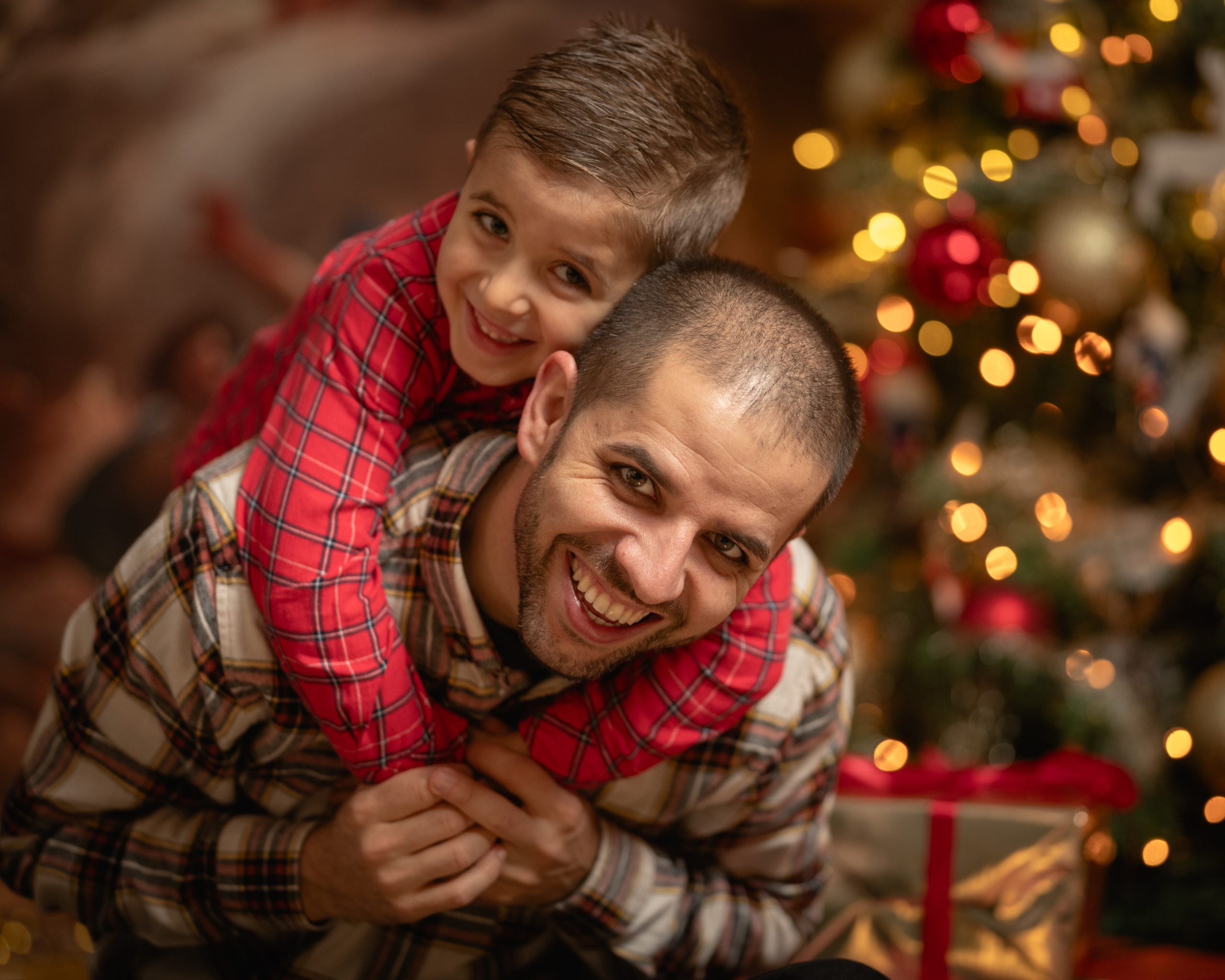 CATIA AND HER FAMILY. Anastasiia Antoniuk portrait, family and couple photographer, Portugal
