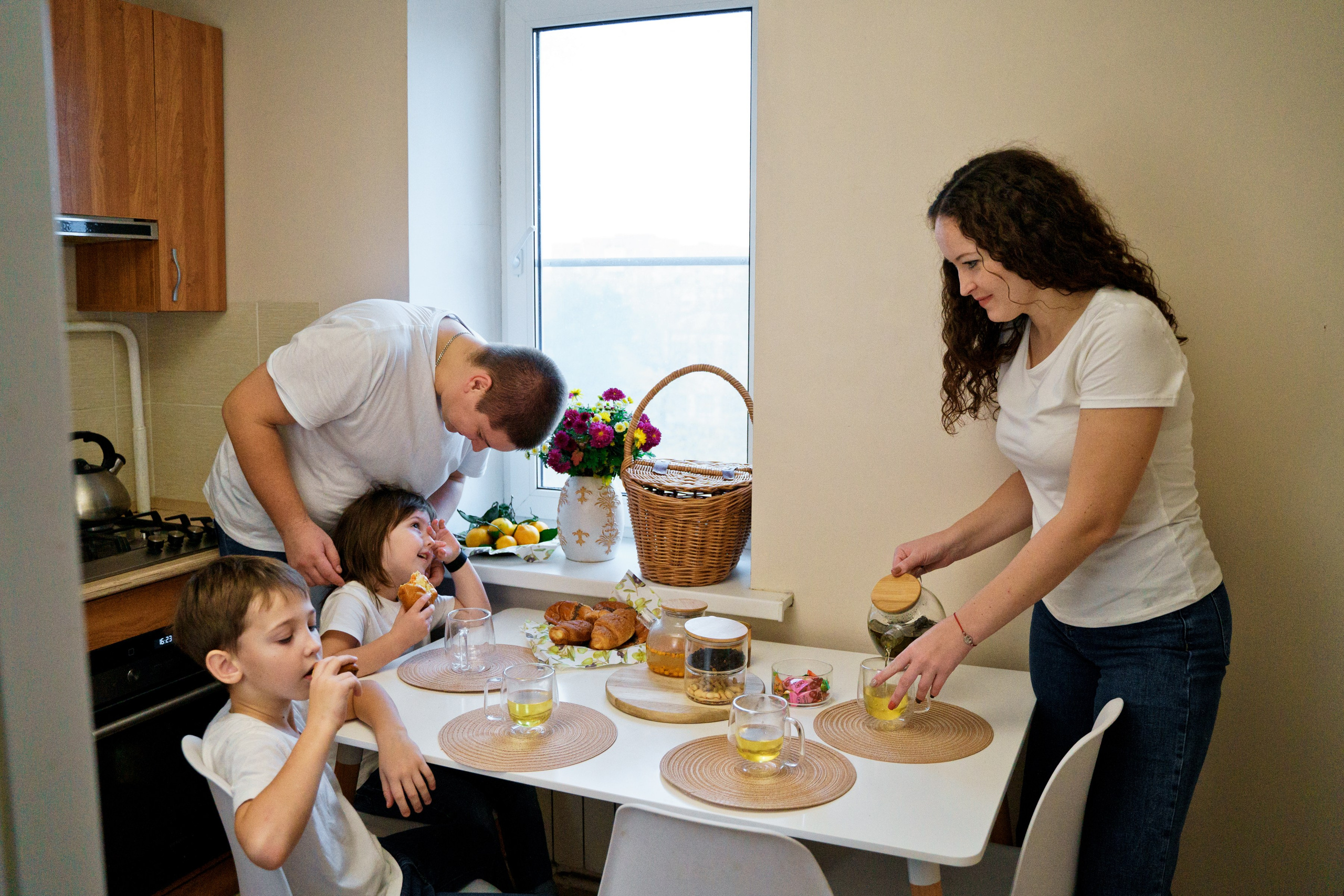 Вова, Вероника + 2. Главная