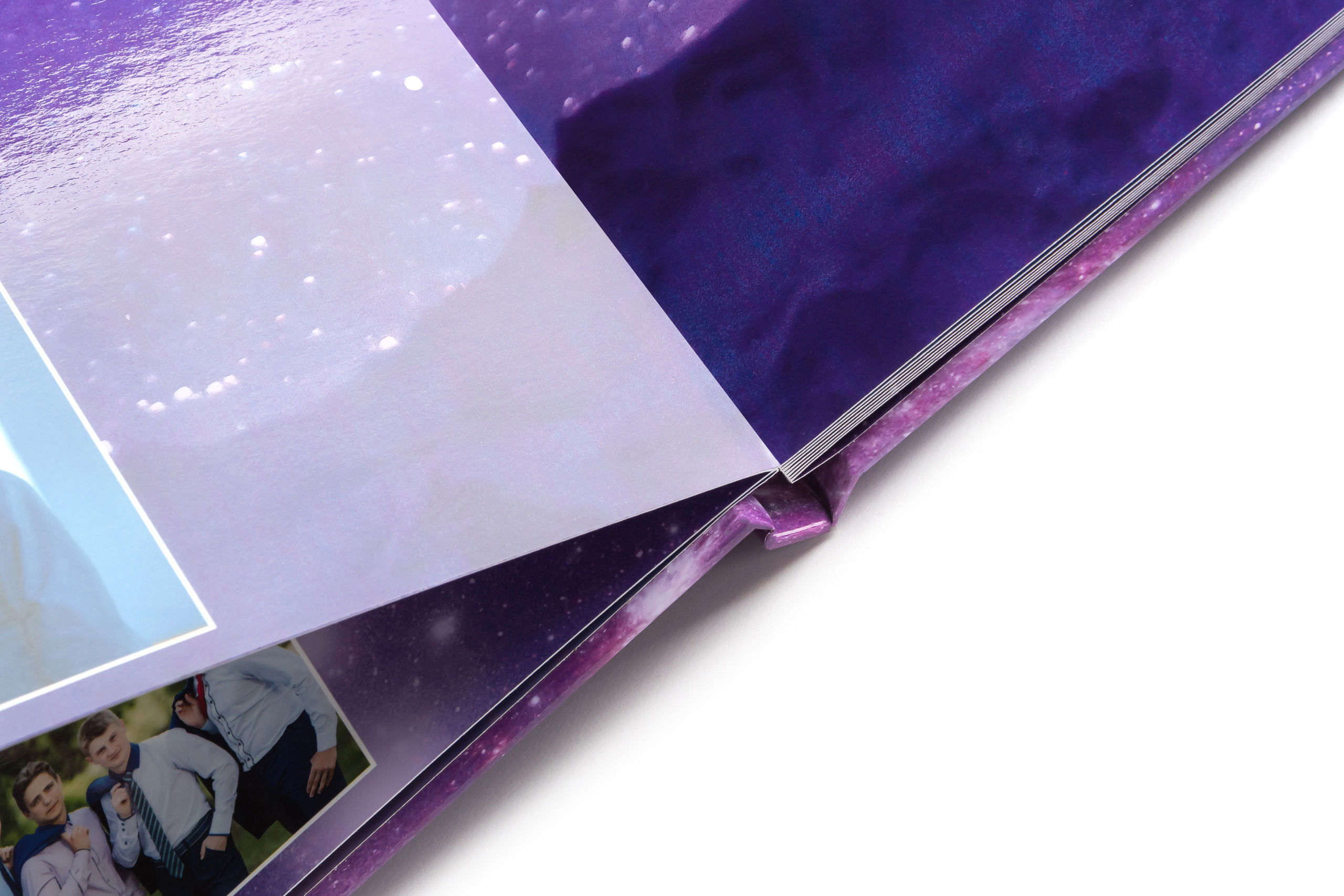 Книга в твердой обложке с плотными листами