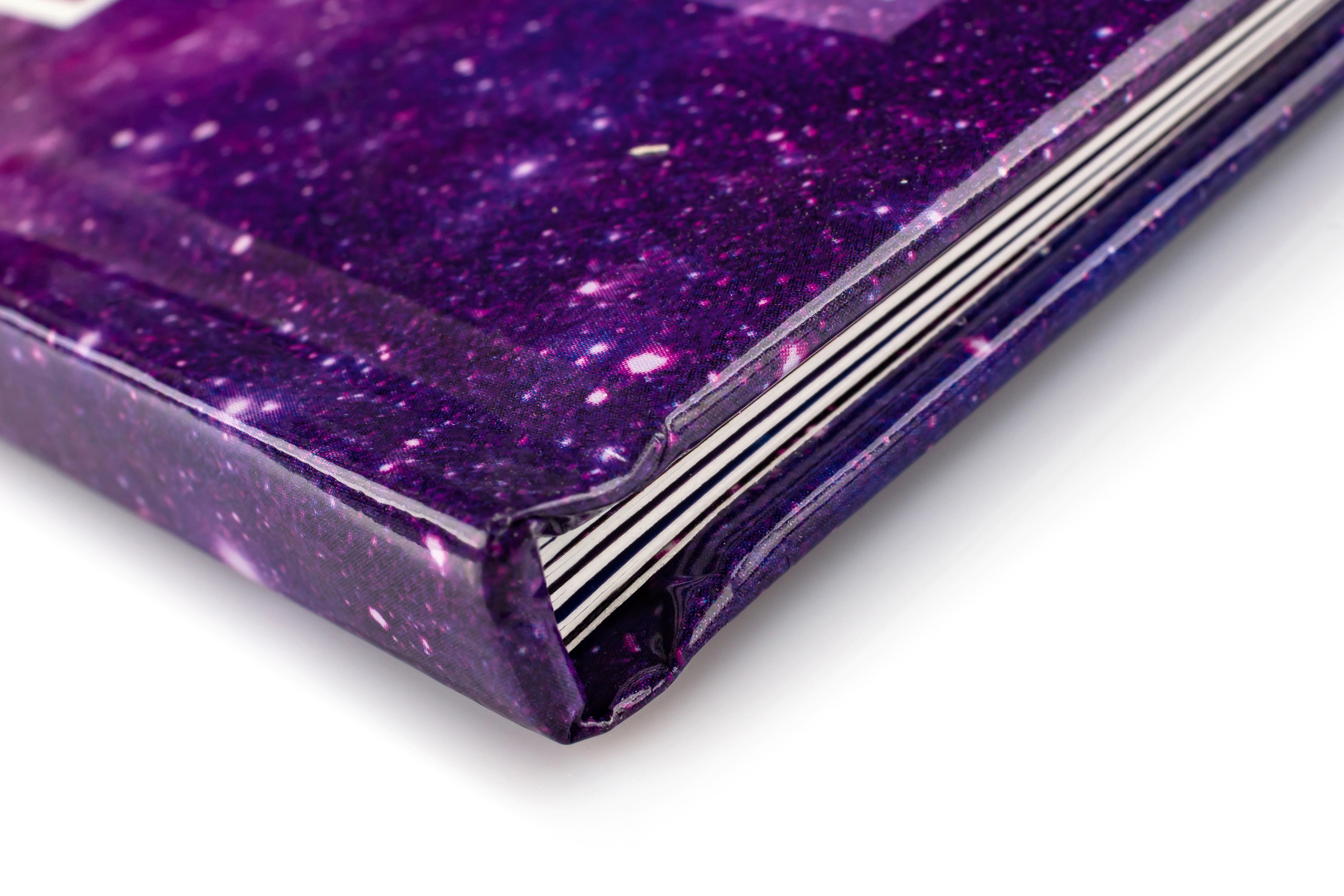 Книга в твердой обложке с плотными листами