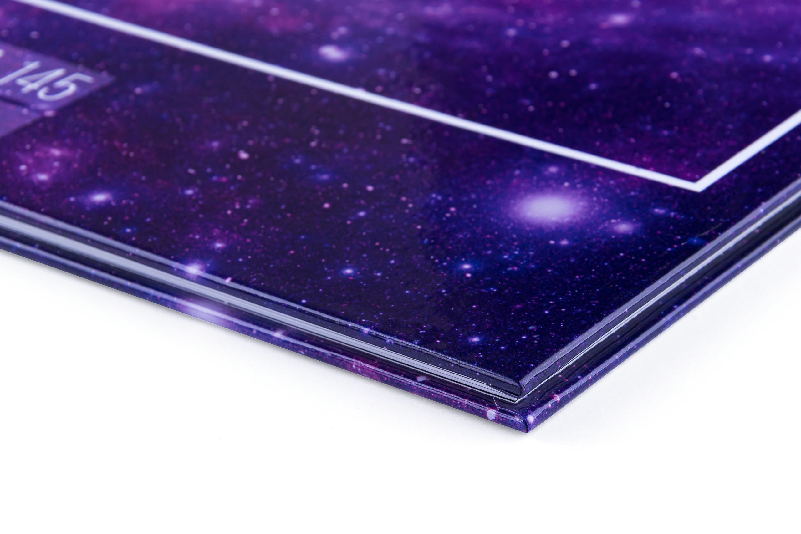 Книга в твердой обложке с плотными листами