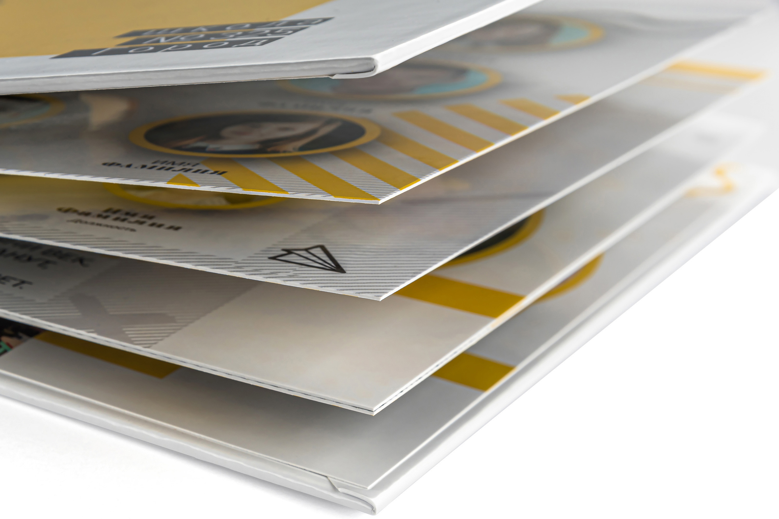 Книга в твердой обложке с плотными листами