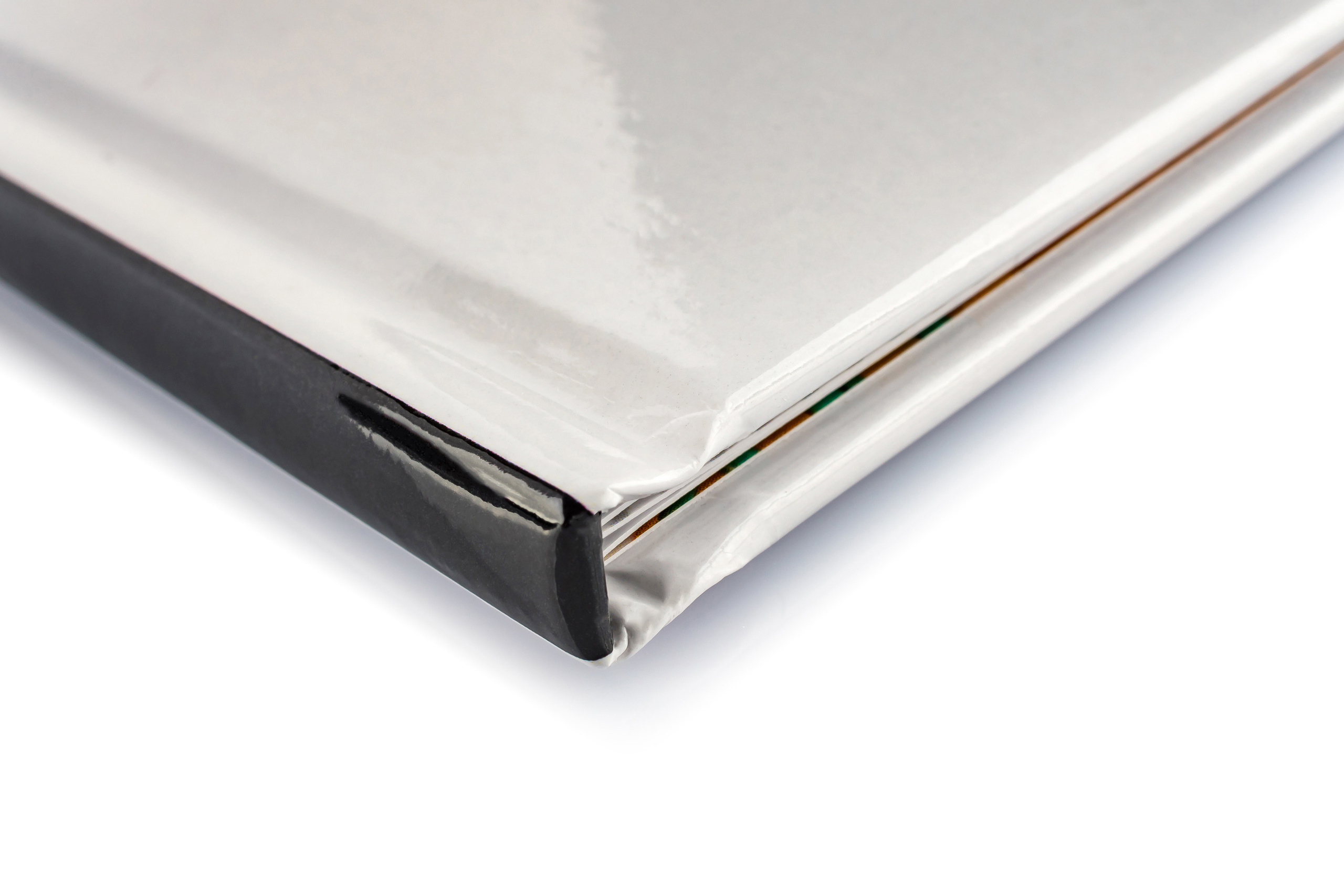 Книга в твердой обложке с плотными листами