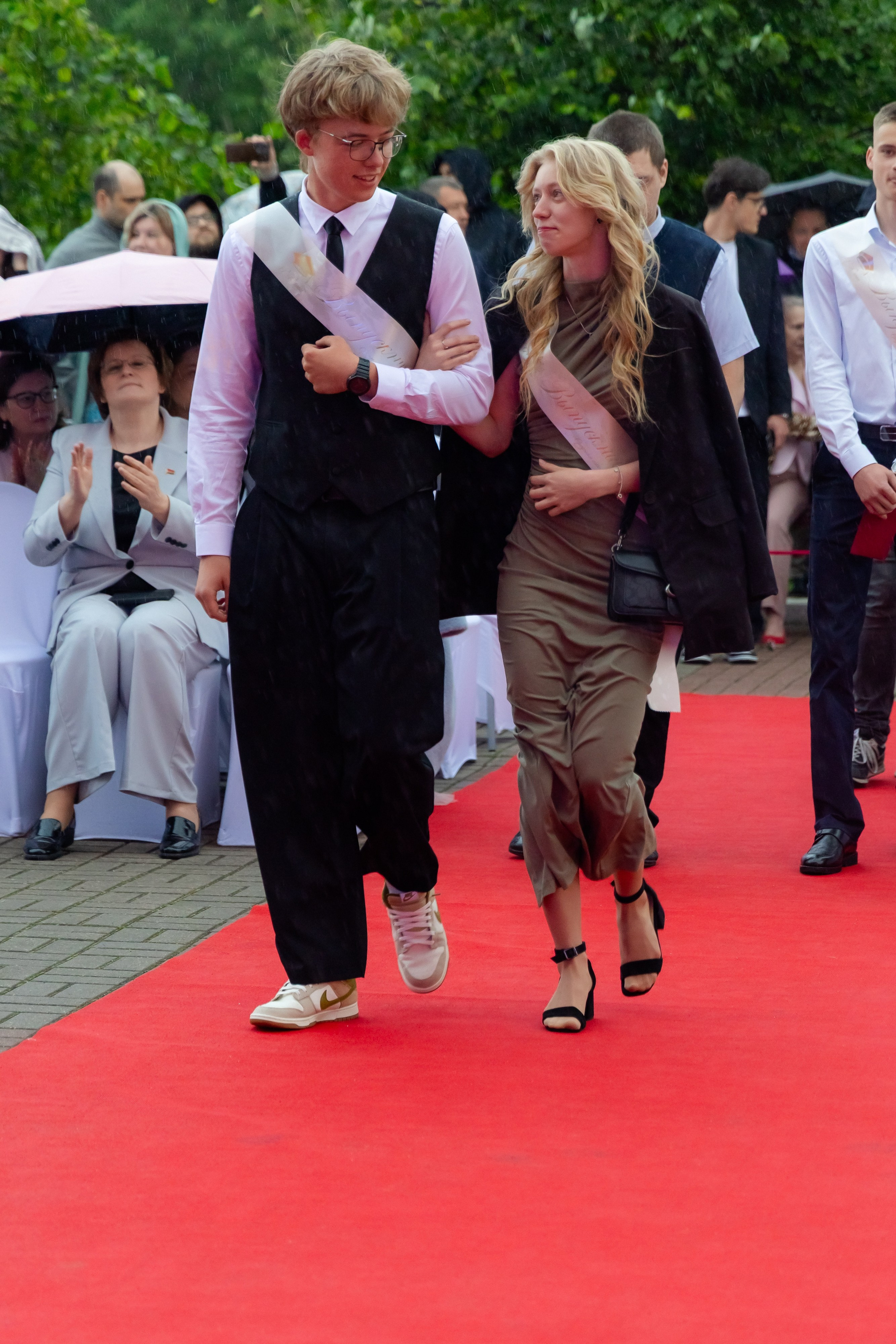 Школьный выпускной 2025 год в Минске, Беларуси. Свадебный фотограф в Минске/Беларуси Сергей Спиридонов