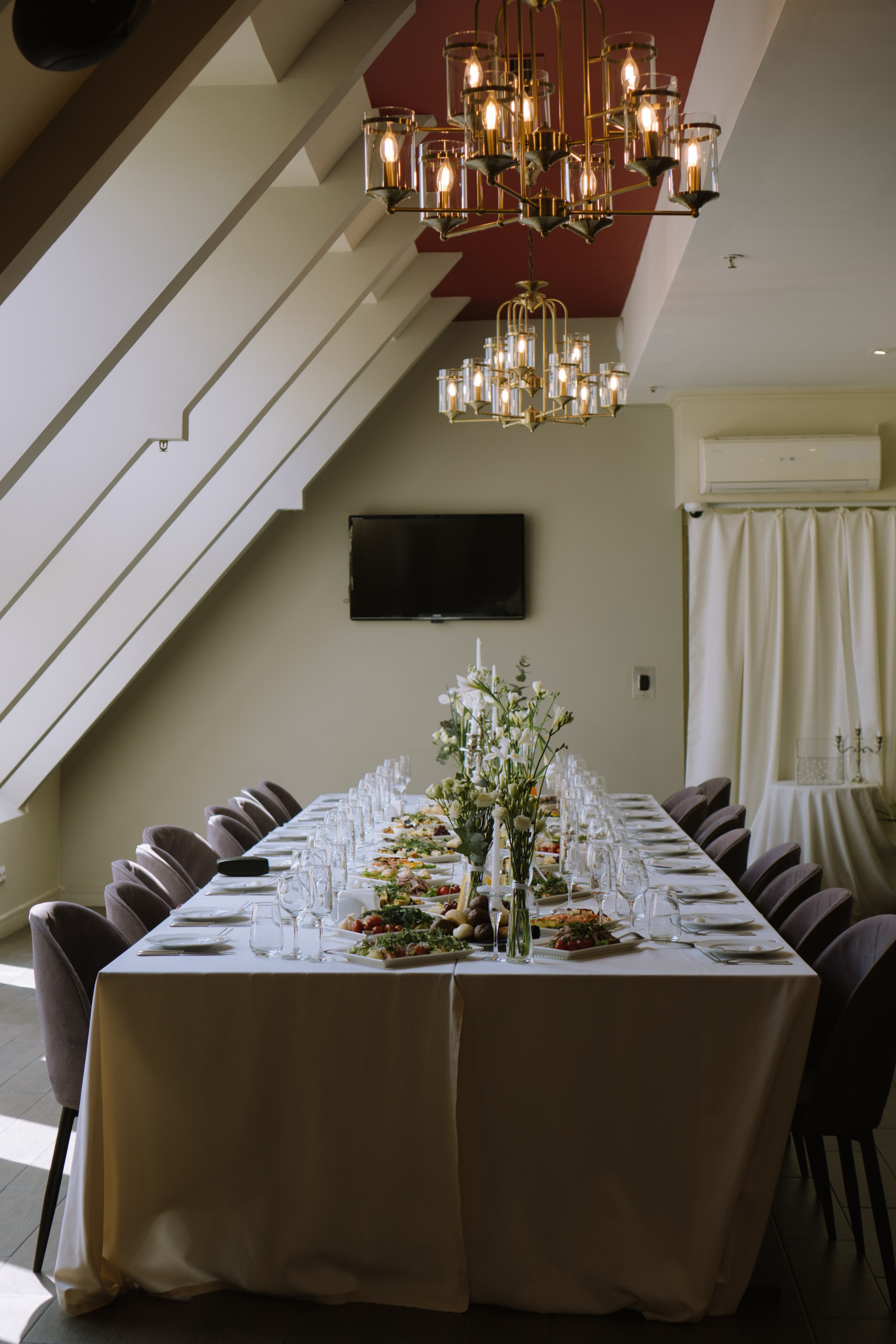 СВАДЕБНЫЙ БАНКЕТ НА ВЛАДИМИРСКОЙ В САНКТ-ПЕТЕРБУРГЕ (КАМЕРНАЯ СВАДЬБА). Профессиональный фотограф, Санкт-Петербург — Виктория Богомолова