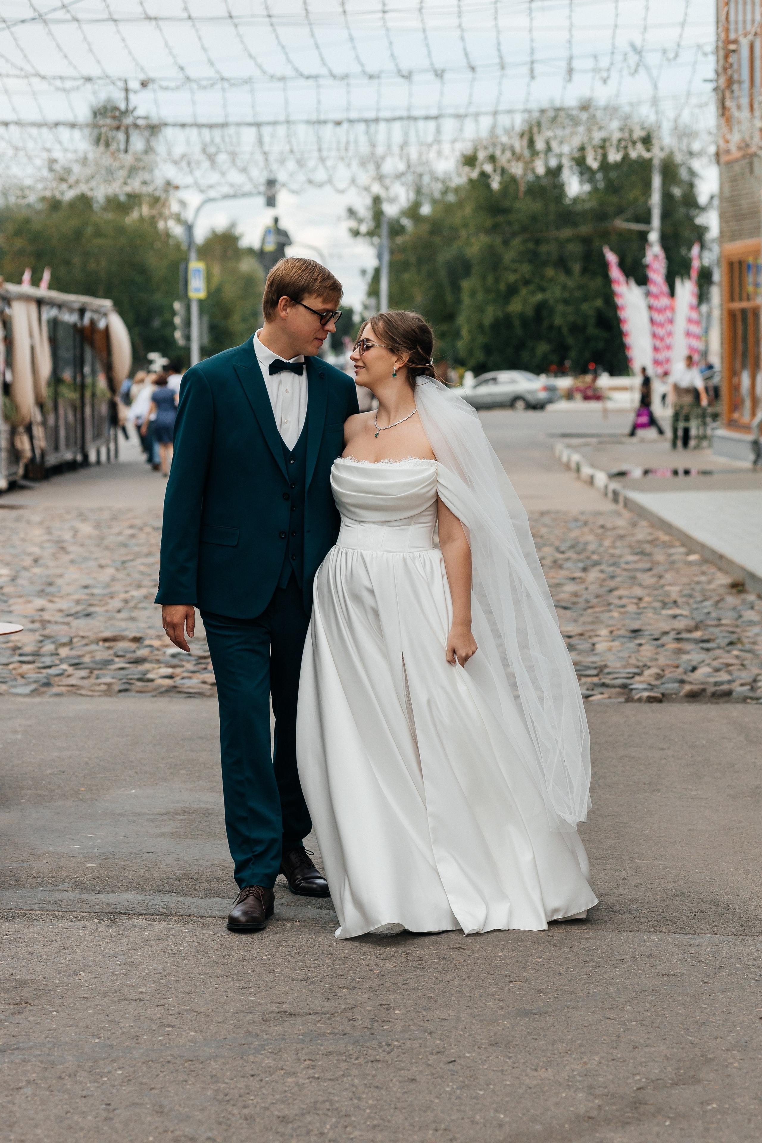 Свадебная прогулка на корабле. Олег Сверчков | Свадебный фотограф Вологда