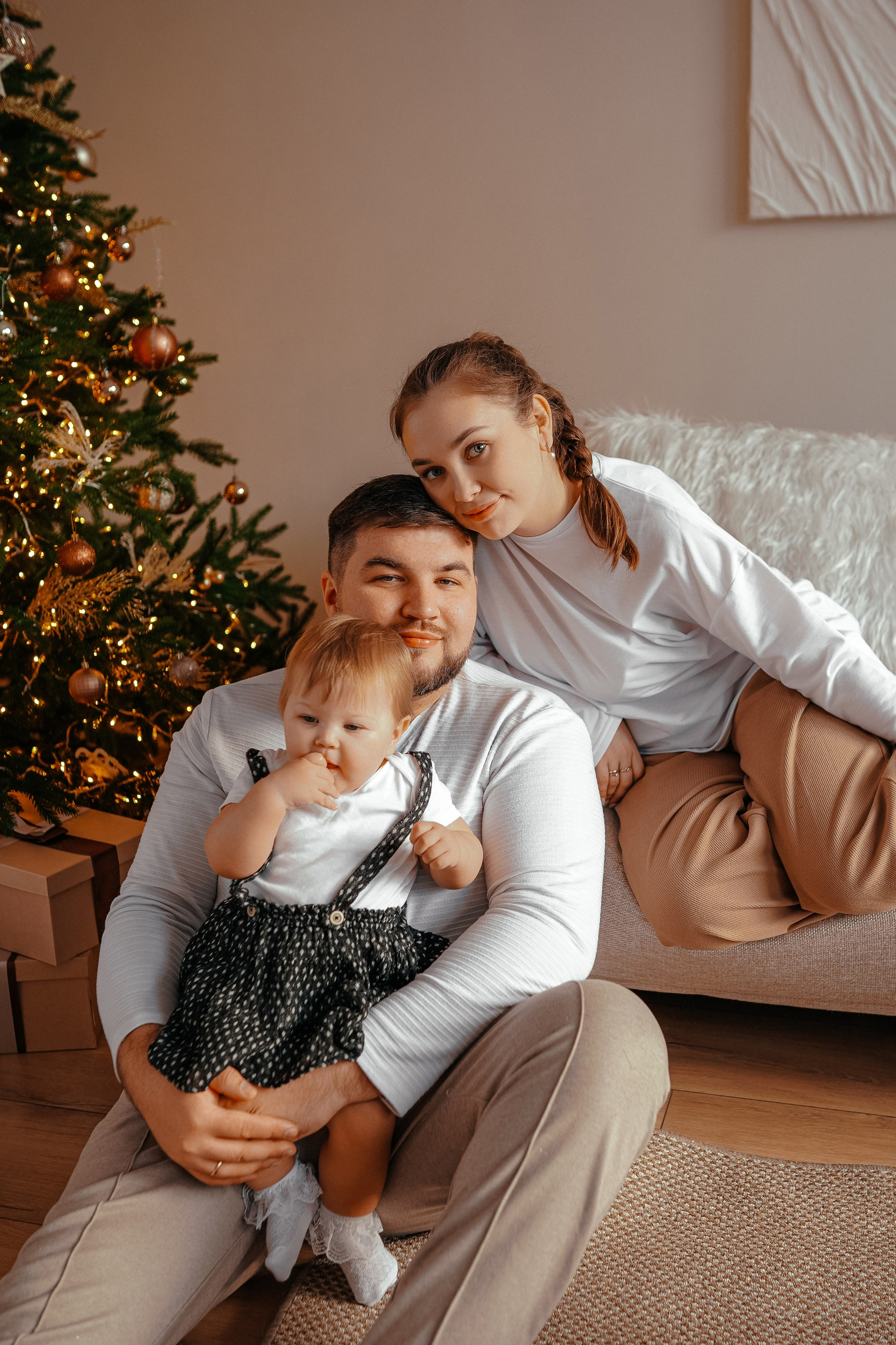 Семейная новогодняя фотосъемка в студии. Фотограф Ким Наталья в Красноярске