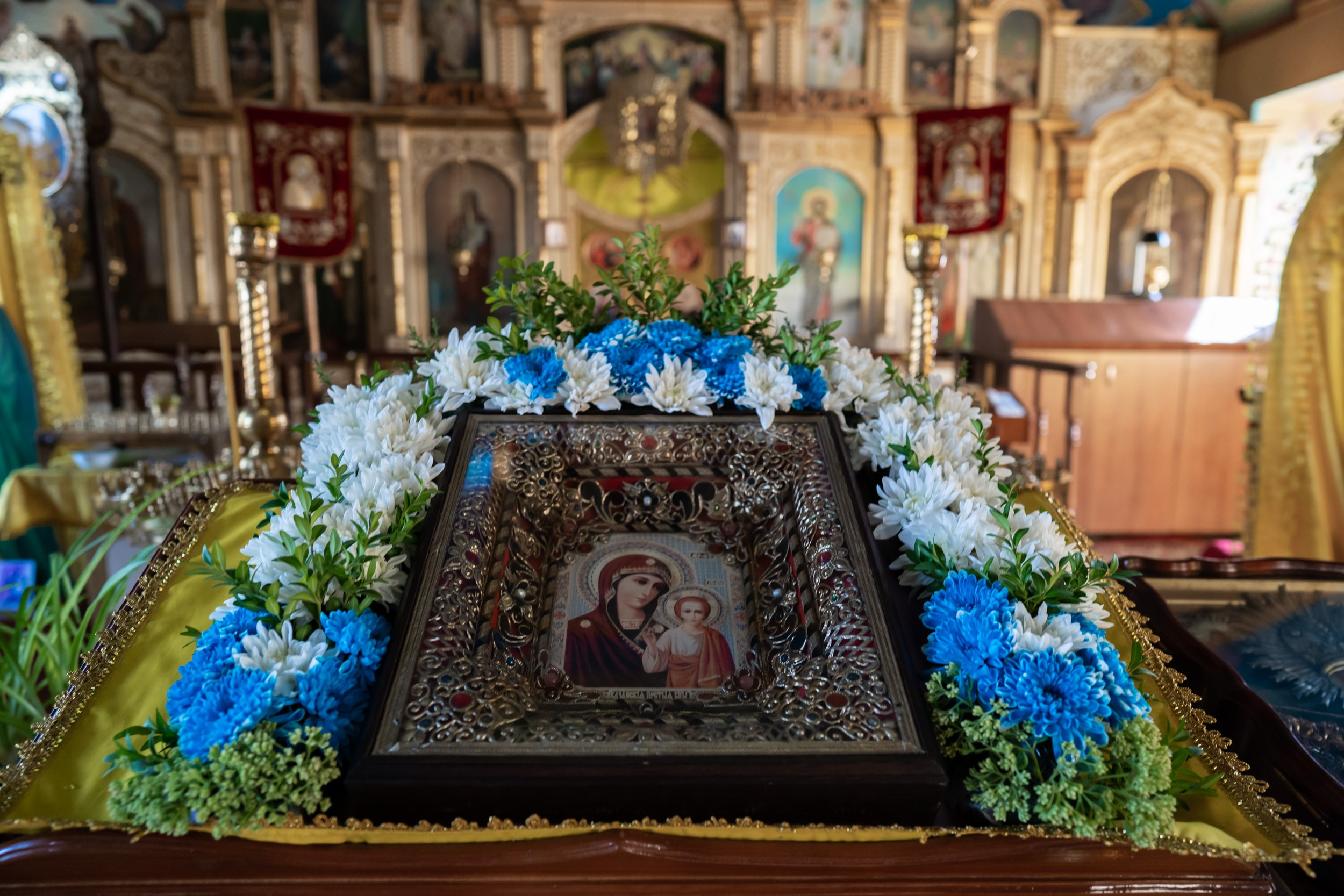Праздник в честь иконы Казанской в Никольском храме, г. Первомайск ЛНР. Фотограф Таинств Луганск