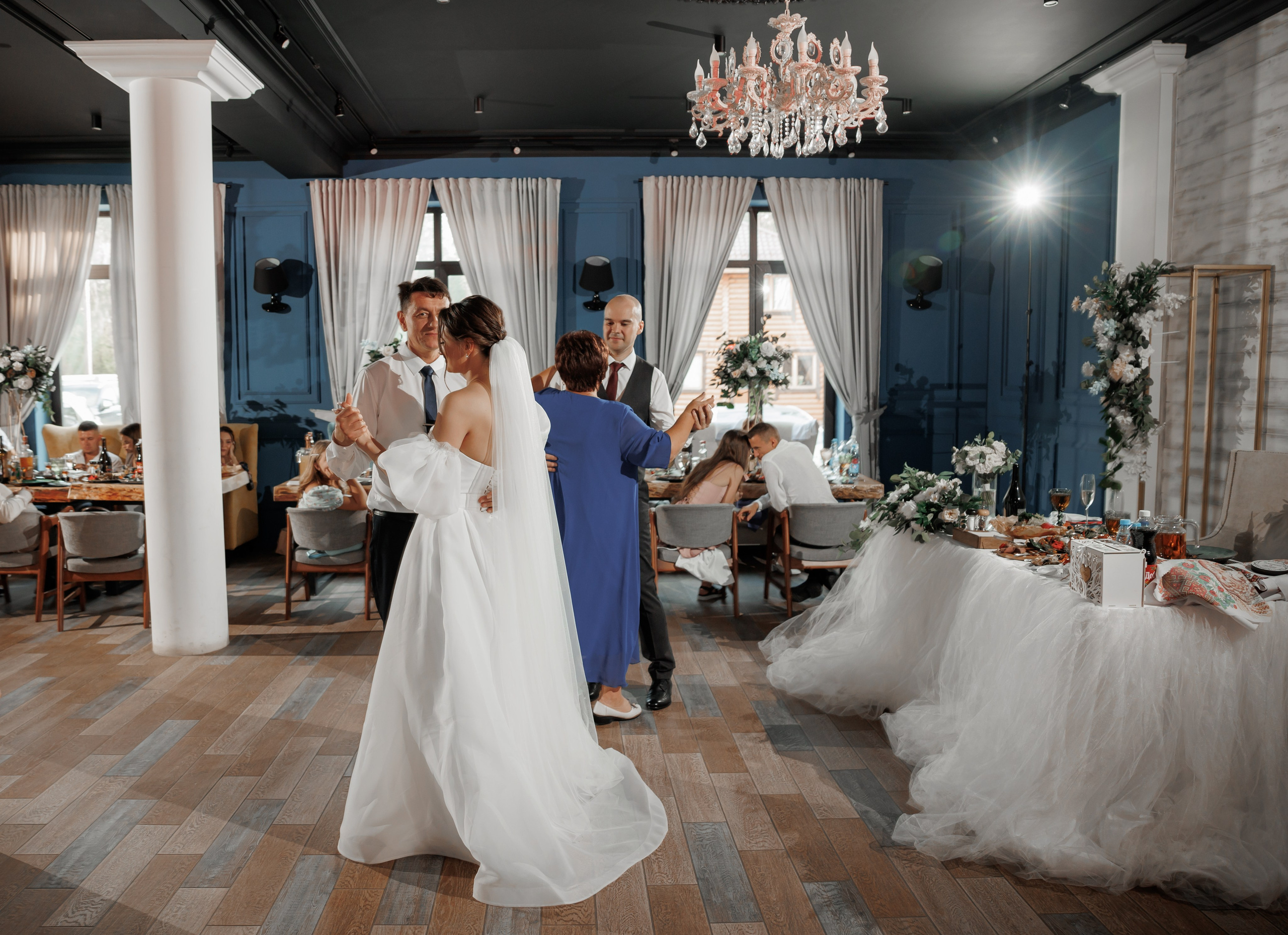 Полина и Дмитрий, загородный клуб «Барин», ЗАГС в г. Пушкино. Свадебный и репортажный фотограф (Москва, Королев и другие)