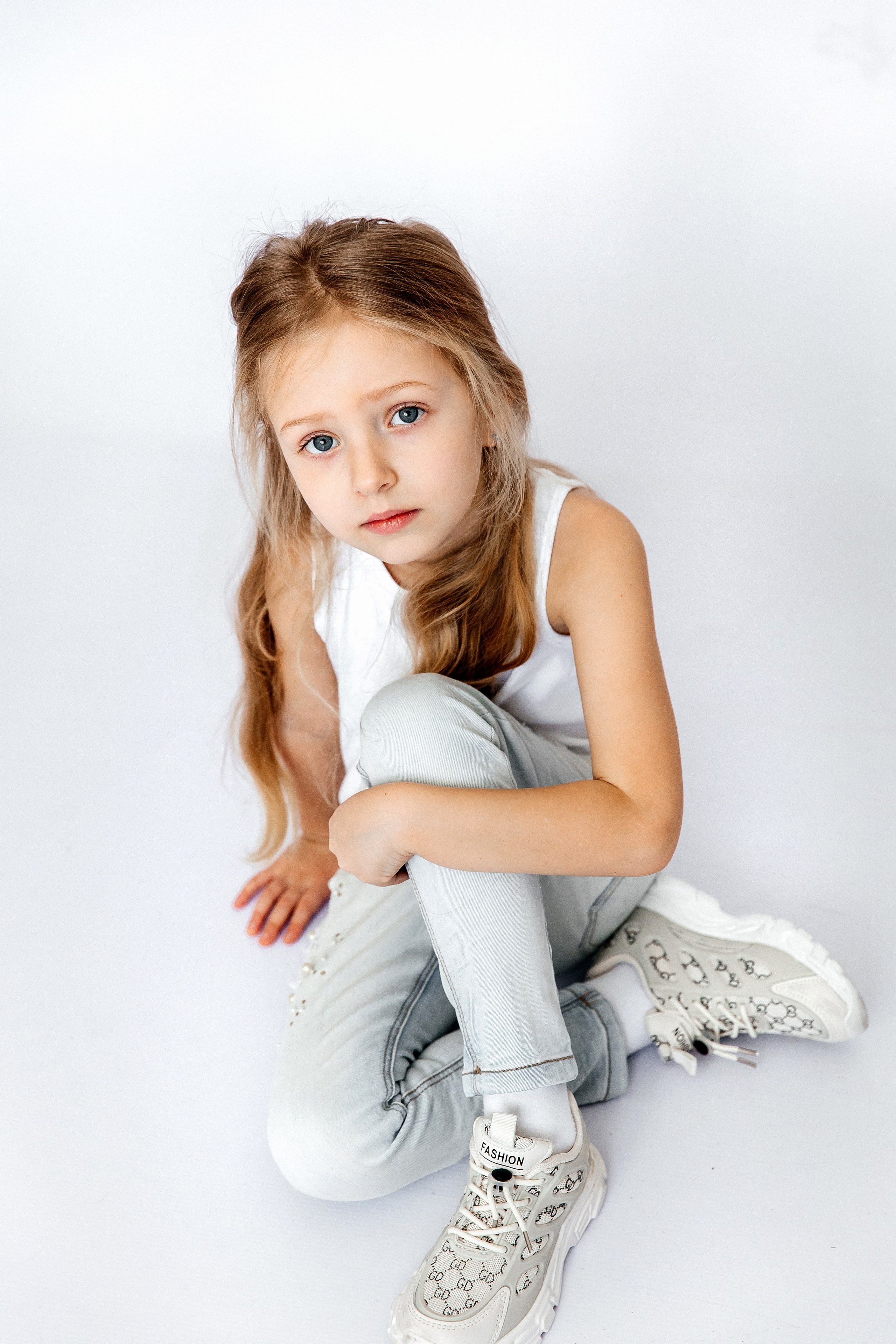 Белый фон. Детский фотограф, выпускные альбомы в Нижнем Новгороде Бодягина Мария