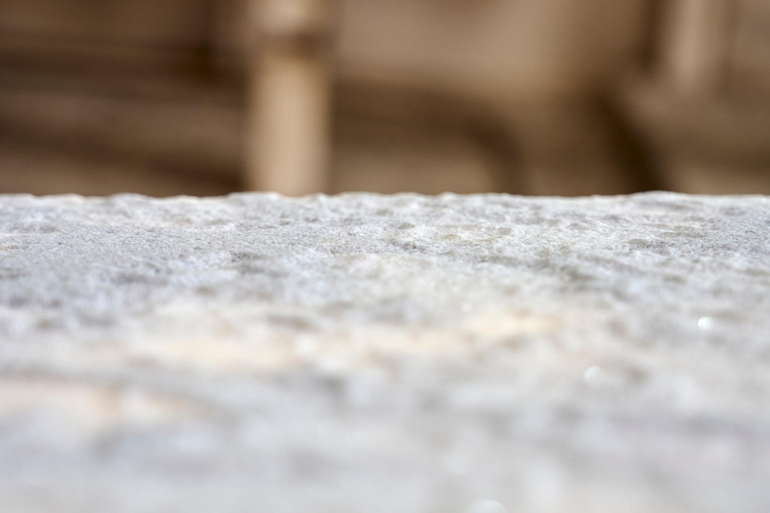 Макро среза камня: кромка и зернистая структура