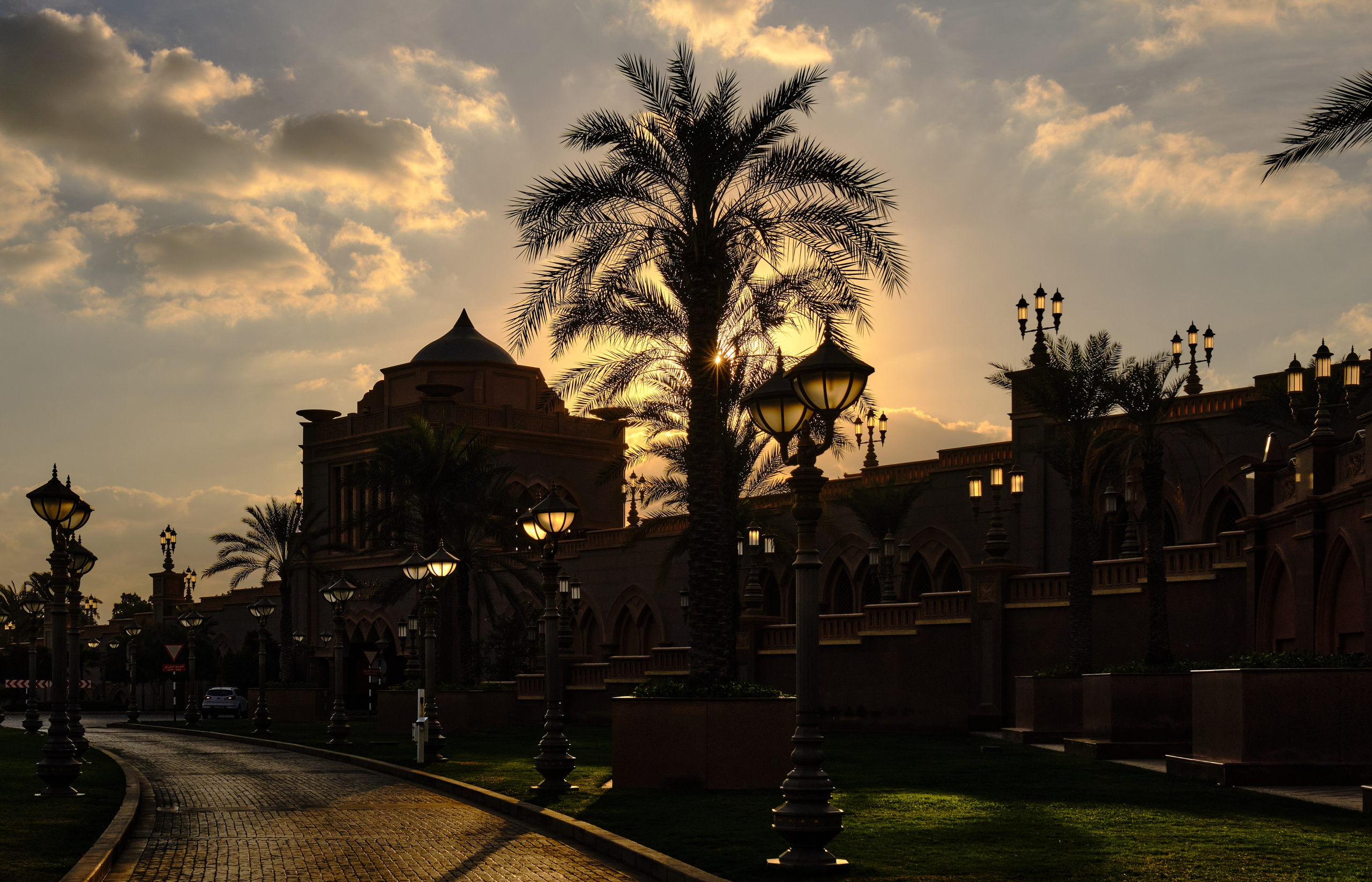 Dubai & Abu Dhabi. Aleksandr Kobtsev