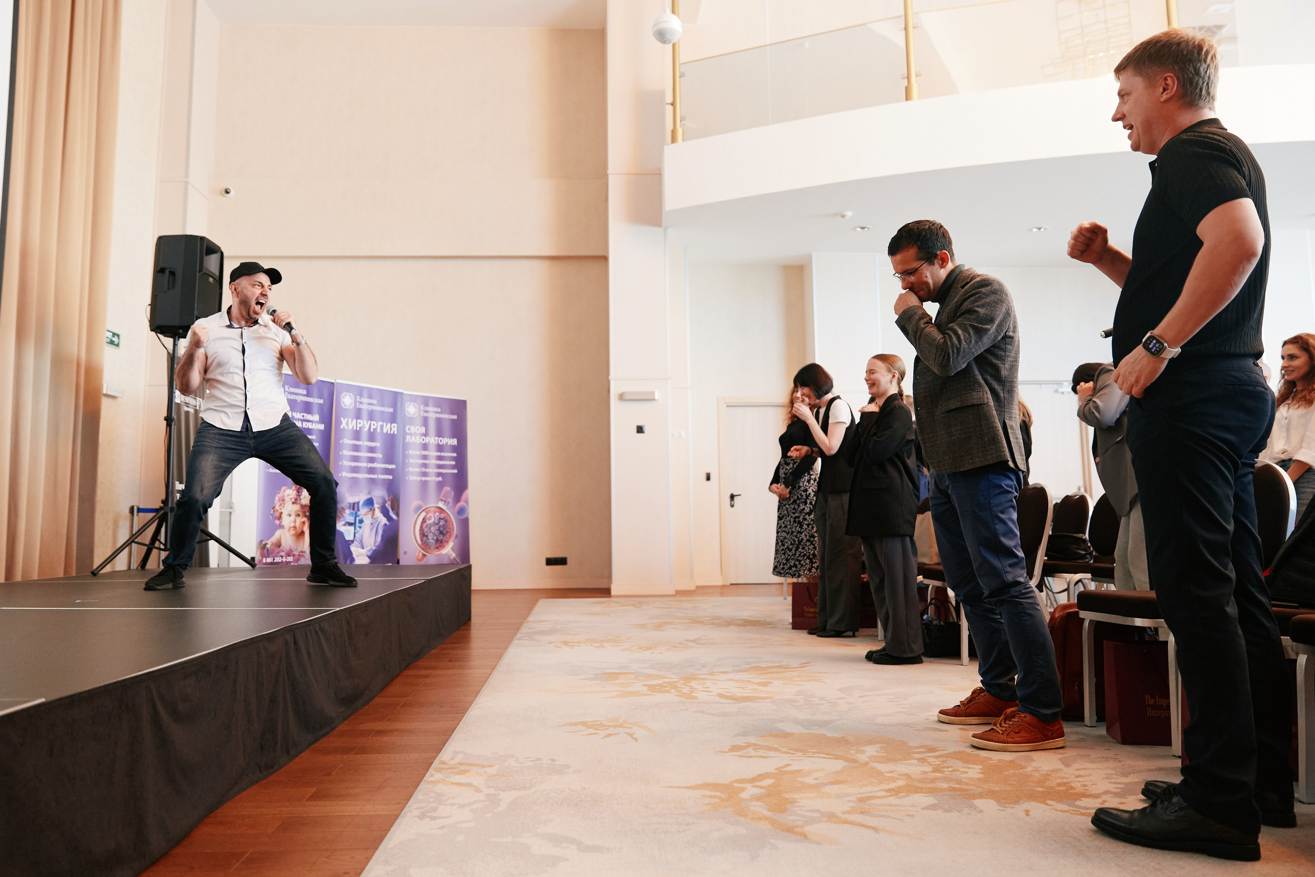 Форум Бизнес-тренды 2025 в Marriott Hotel 28.04. Свадебный репортажный фотограф краснодар максим дремов дрёмов фотосессия студия цена