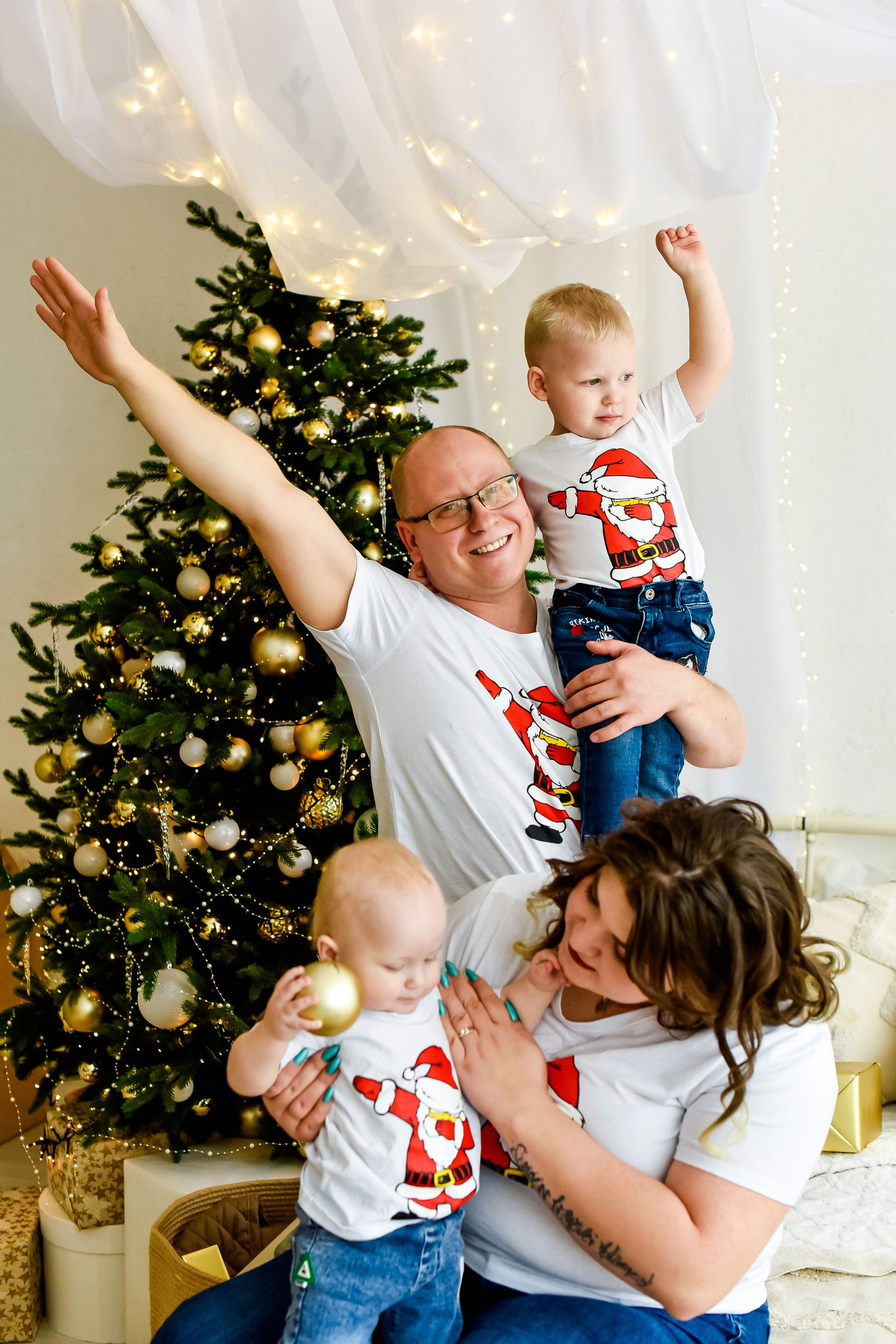 Новогодняя фотосессия для семьи Натальи И Дениса с сыновьями