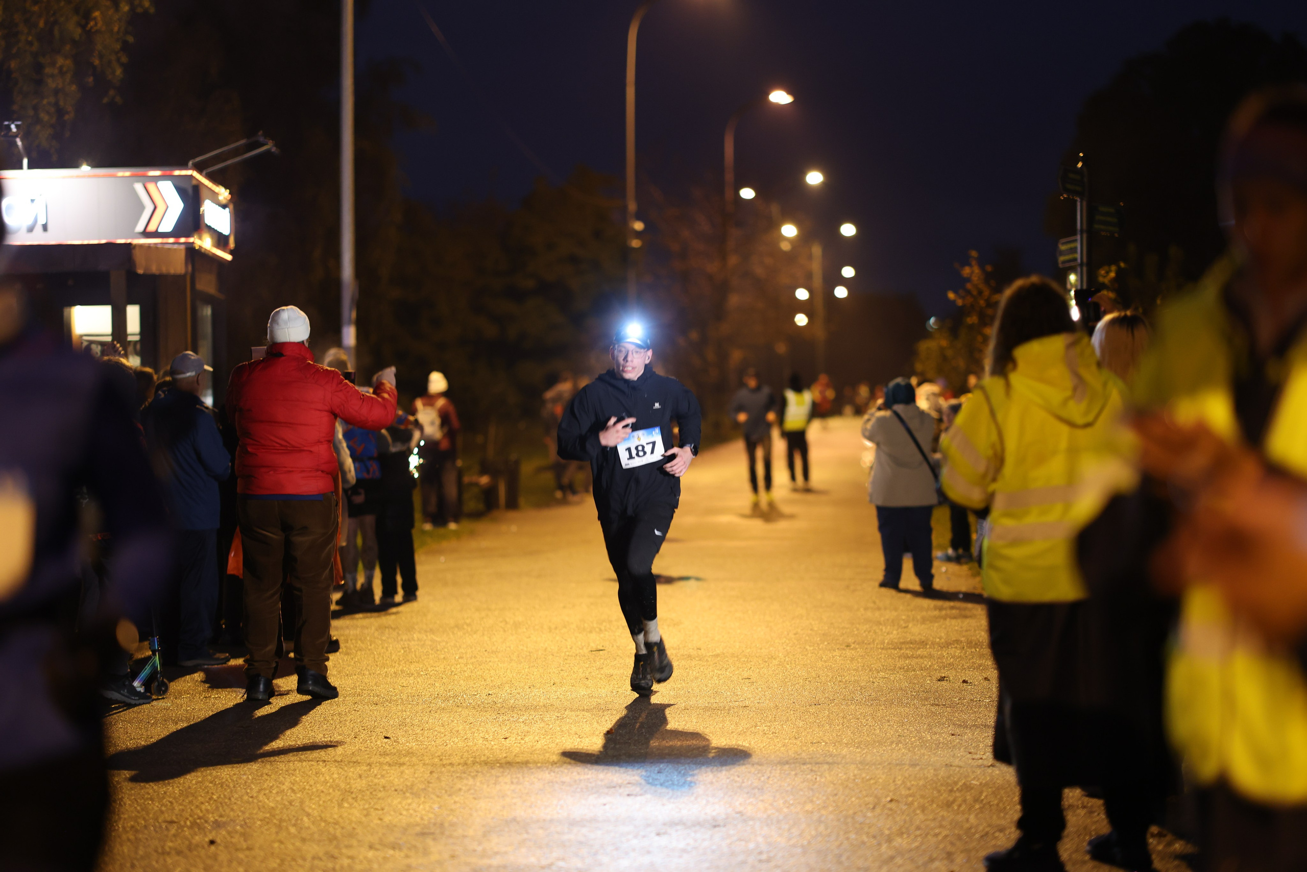 Фонарный забег, г. Долгопрудный, 27.09.25. Фотограф Сергей Ловкий