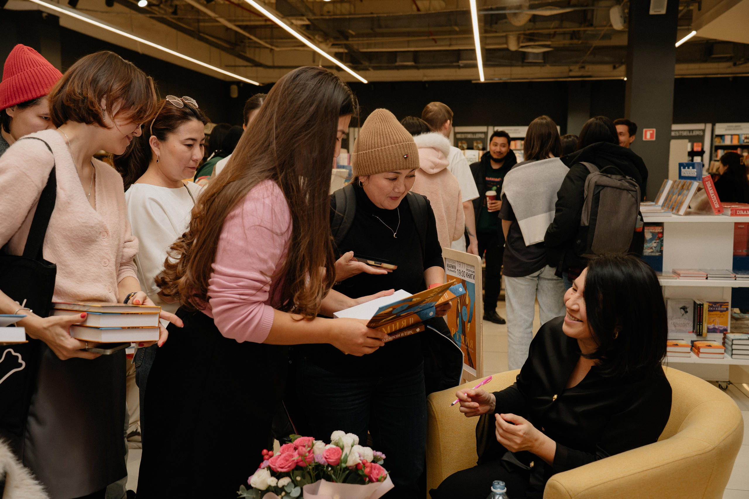 Мария Омар презентация книги. Крис Богомазова