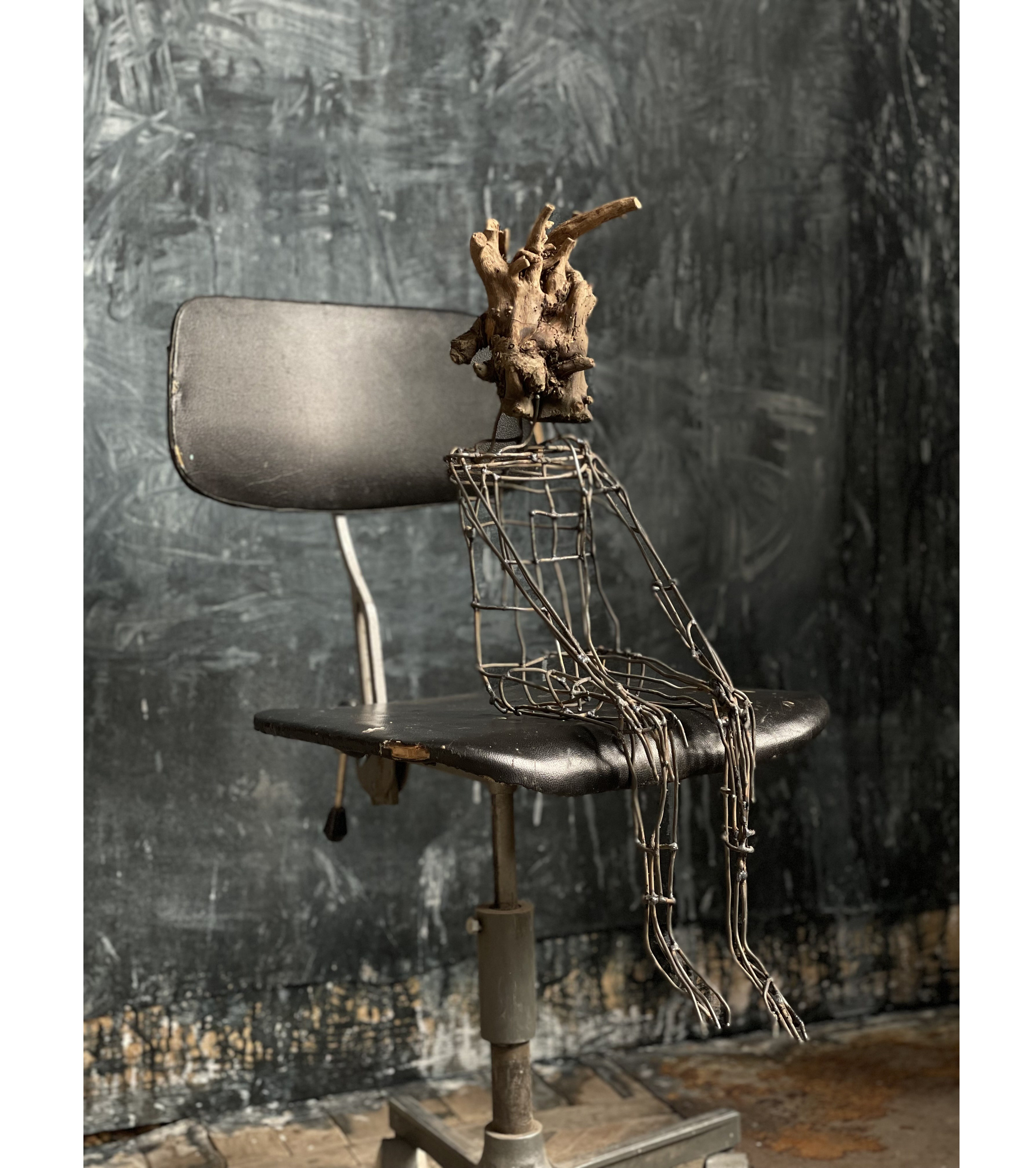 Офисный работник / office employee_2022. Художник — скульптор Антонина Фатхуллина