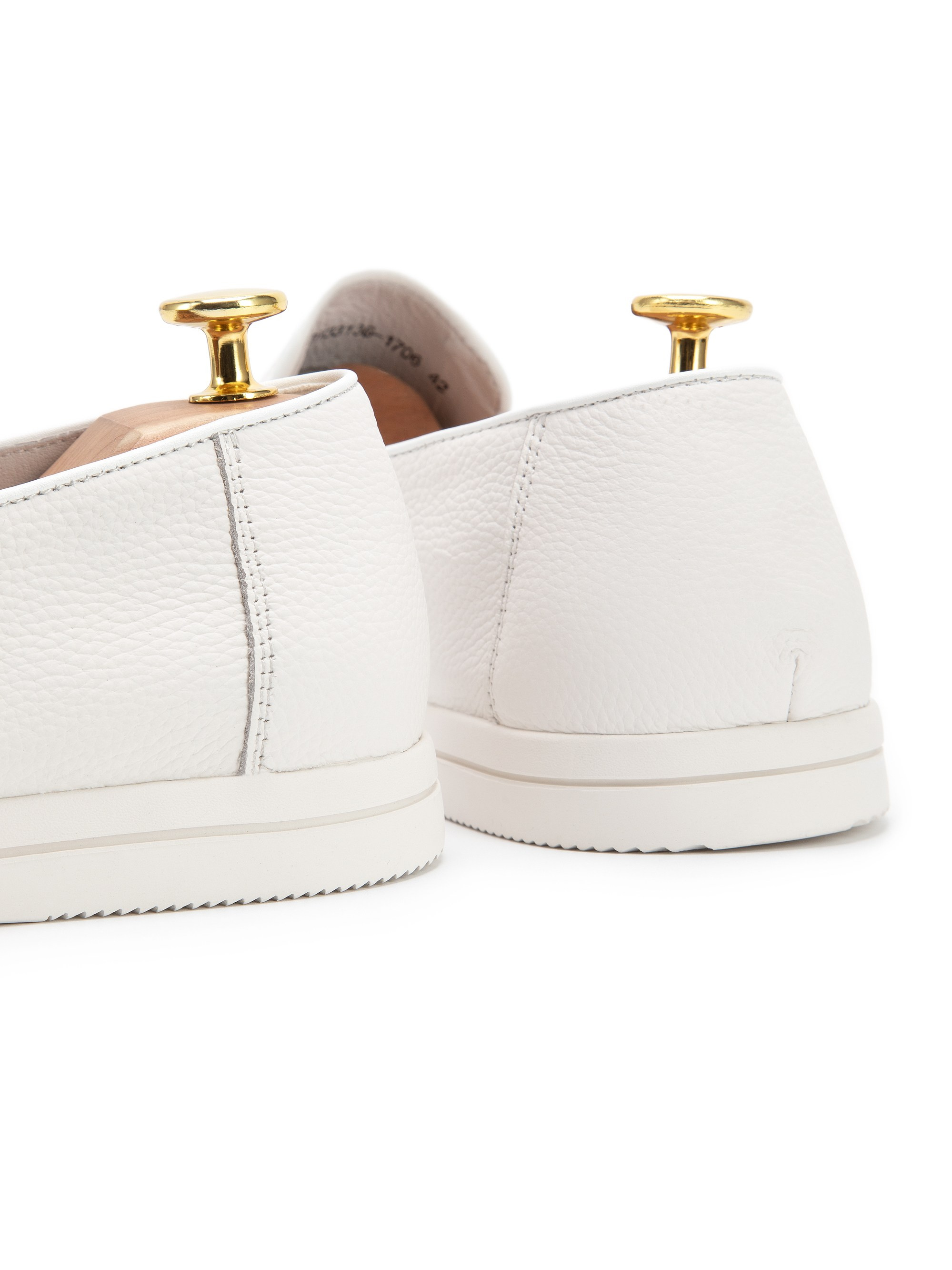 Каталожная фотография обуви. Фотограф в Москве Егор Гончаров