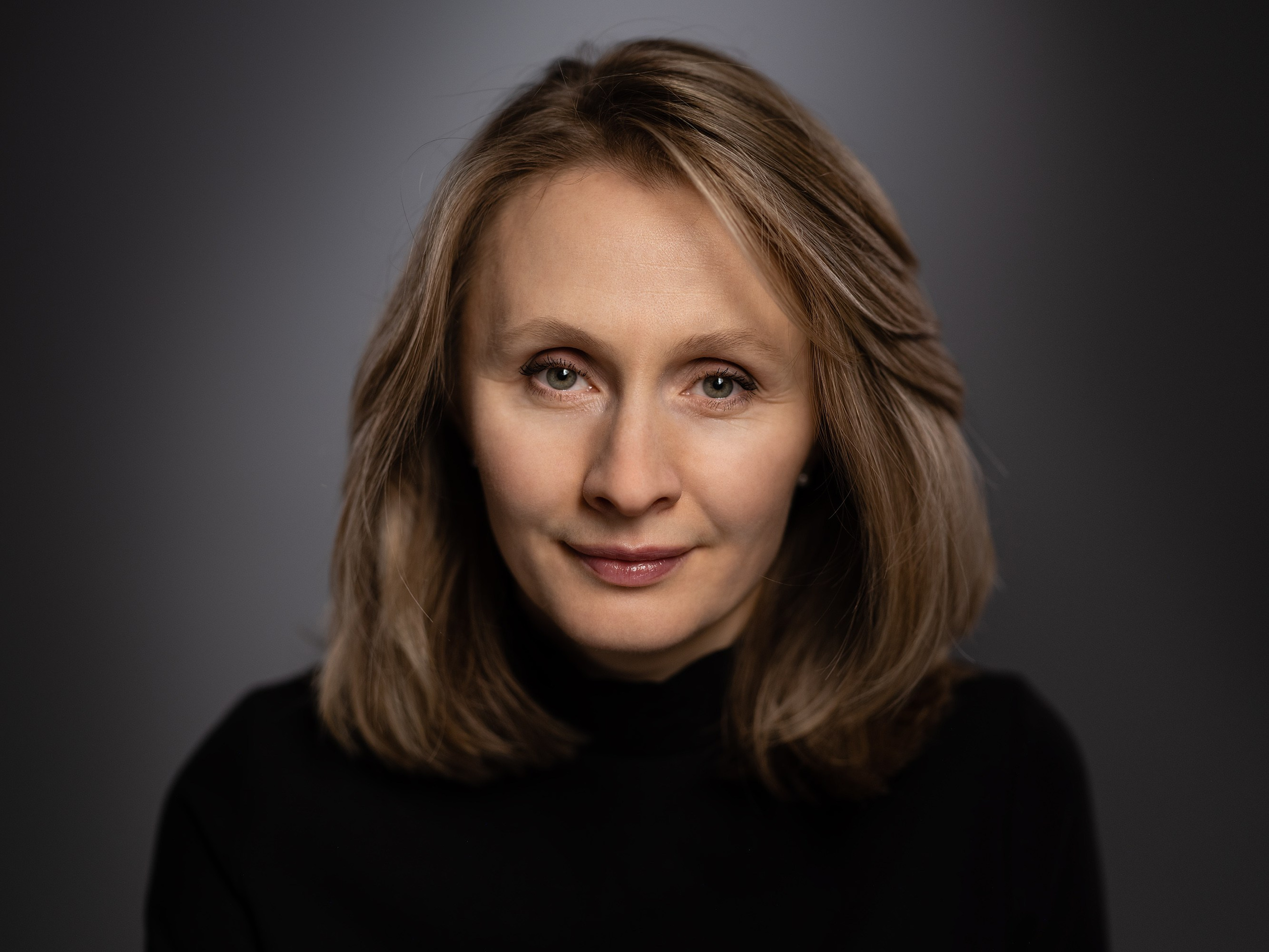 студийный портрет актрисы Марии Есипенко. Фотограф: Андрей Троицкий