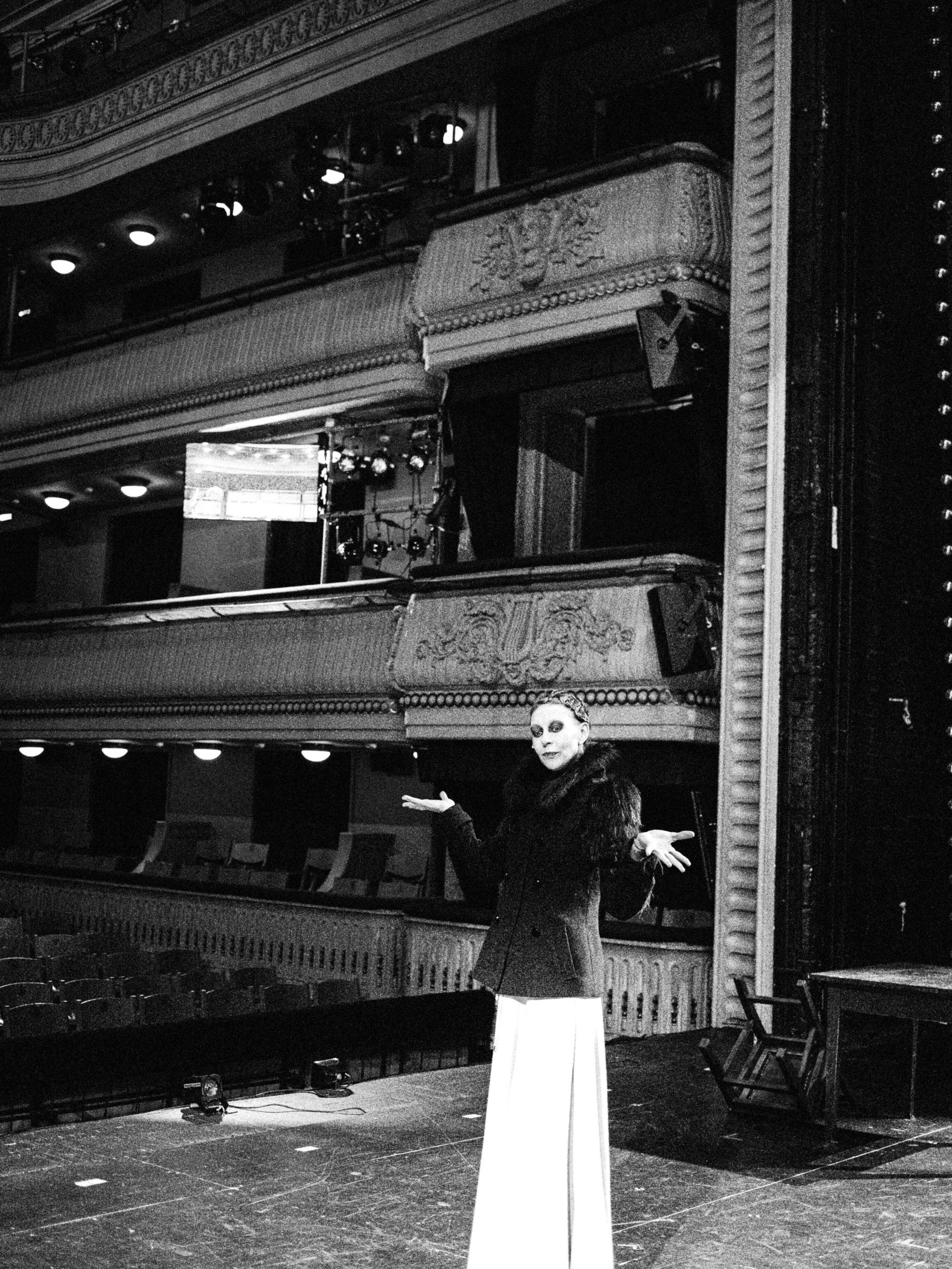 Theatre backstages. Portrait and backstage photographer Nina Crane