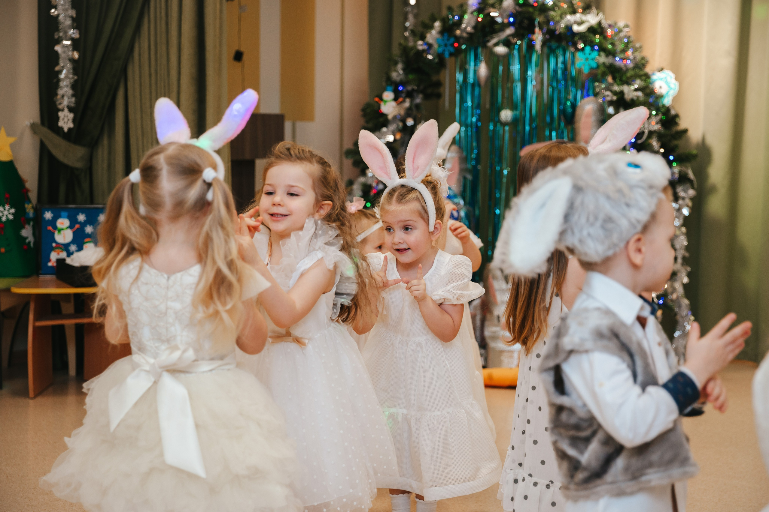 Новогодний утренник в младшей группе. Семейный lifestyle фотограф в Санкт-Петербурге Людмила Пахомова